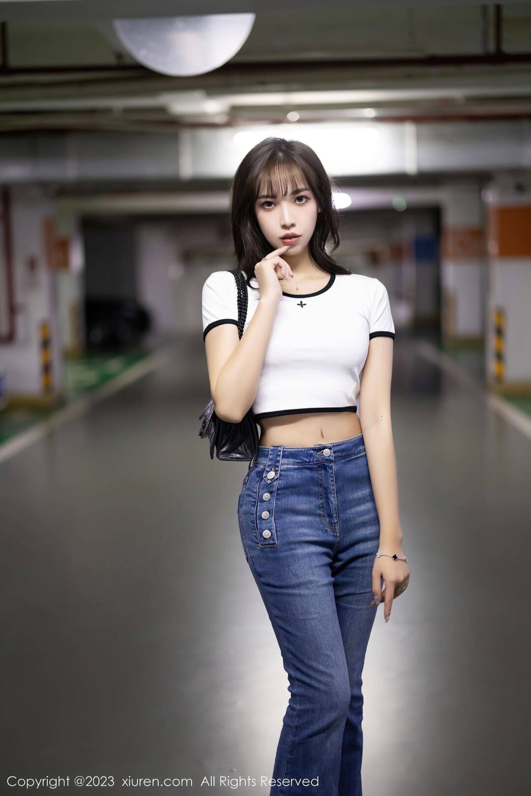 [XiuRen秀人网] No.6160 郑颖姗Bev 海南岛旅拍Xiuren秀人写真高清美女套图写真下载-看套图看套图