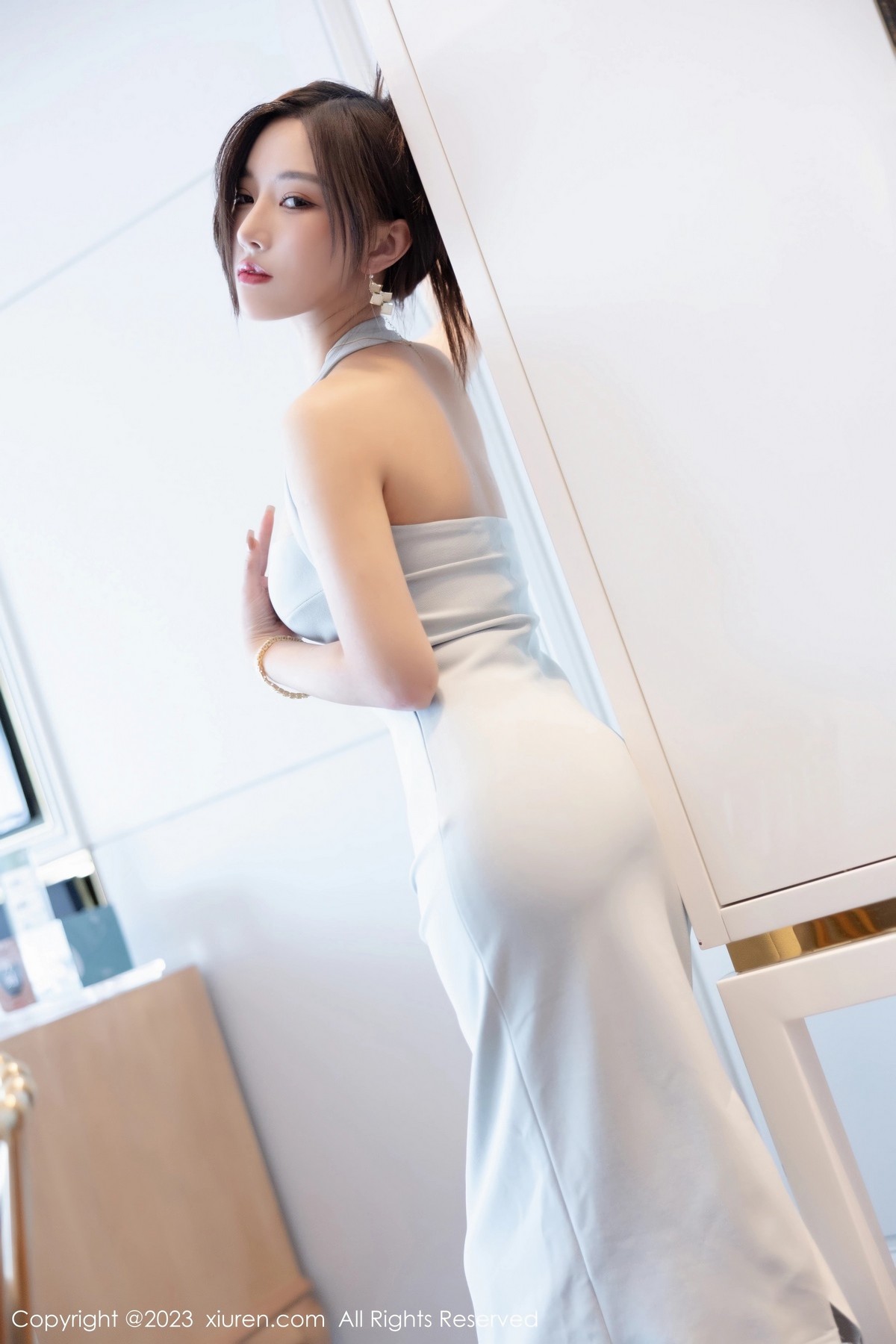 XiuRen第6642期_模特妙可可Cheese性感淡蓝连身裙配超薄无内肉丝惹火诱惑写真86PXiuren秀人写真高清美女套图写真下载-看套图看套图