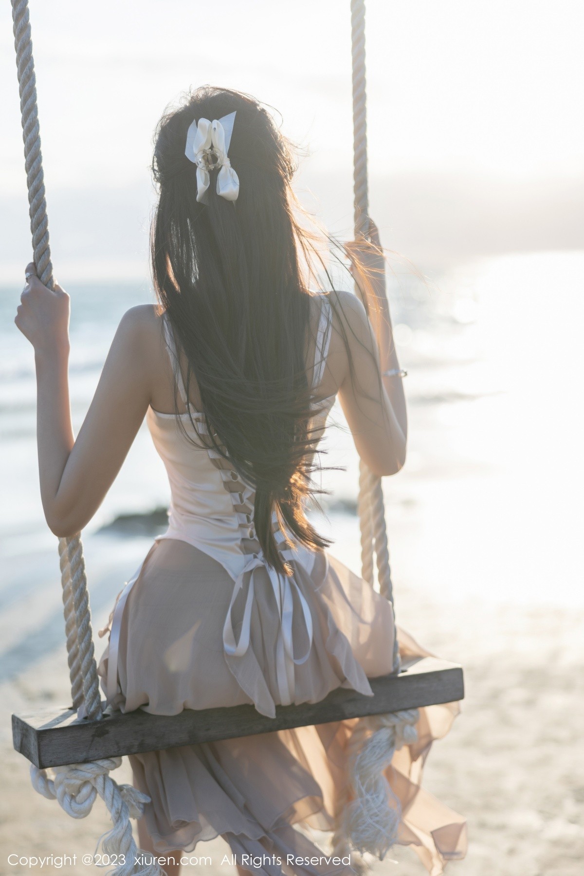 XiuRen第6581期_女神王馨瑶yanni浅暖吊带长裙配肉色蕾丝袜秀完美身材诱惑写真82PXiuren秀人写真高清美女套图写真下载-看套图看套图