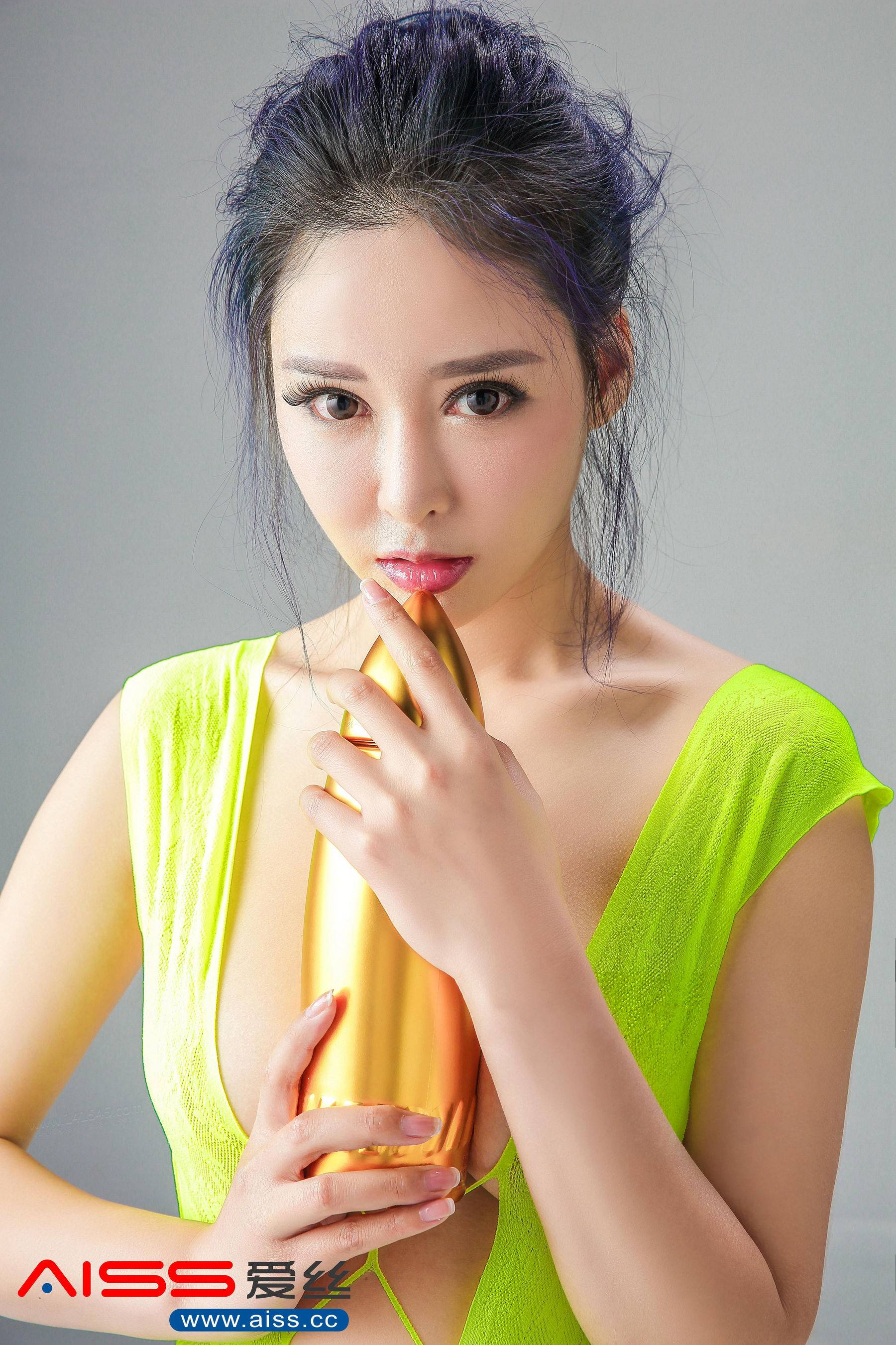 索菲亚《装修工》下 [AISS爱丝] F5017Xiuren秀人写真高清美女套图写真下载-看套图看套图