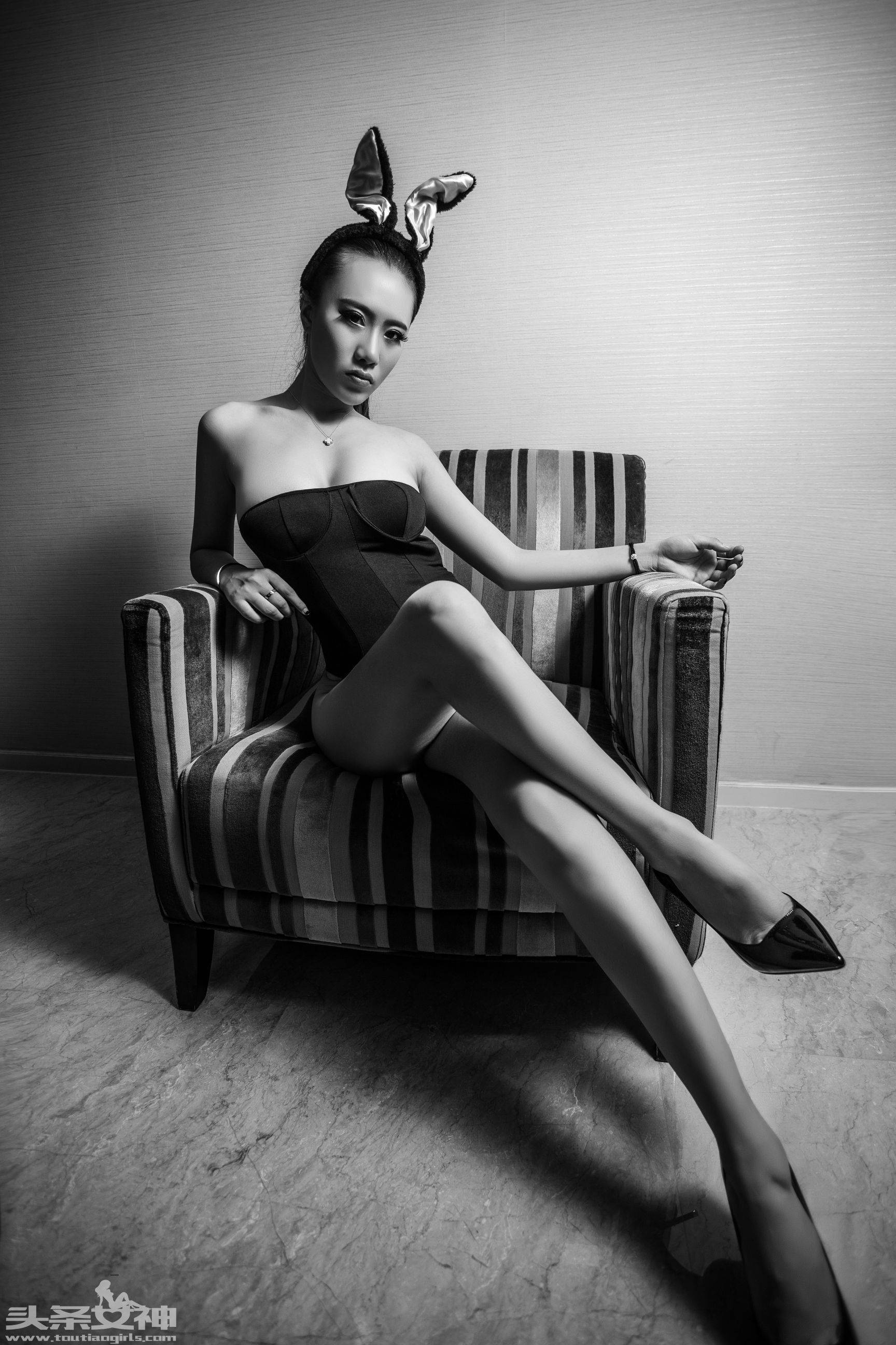 绮儿/胡宴绮《暗黑系巨乳小黑兔》 [头条女神]Xiuren秀人写真高清美女套图写真下载-看套图看套图