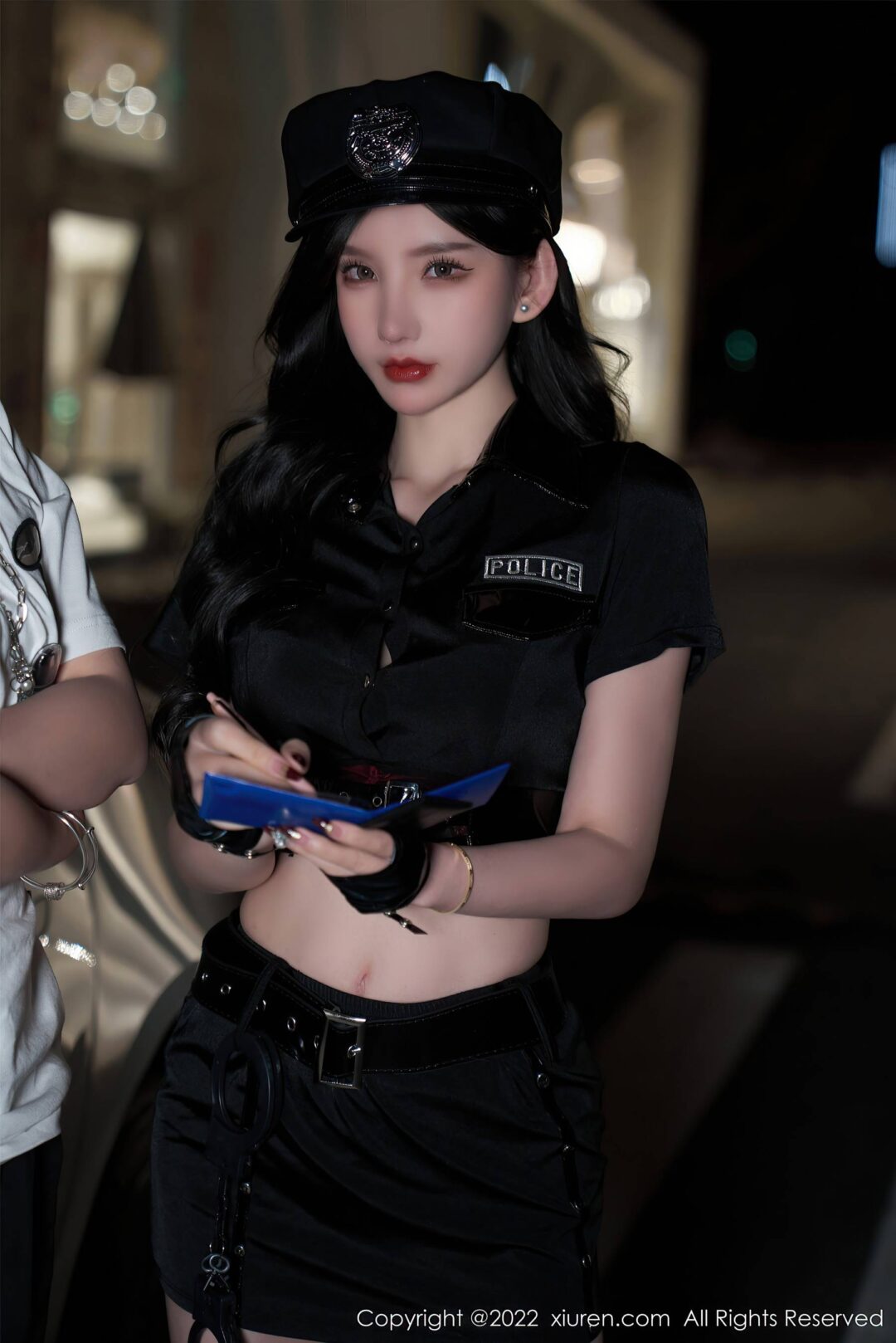 [XiuRen秀人网] No.4741 周于希Sally 黑丝美腿女警制服Xiuren秀人写真高清美女套图写真下载-看套图看套图