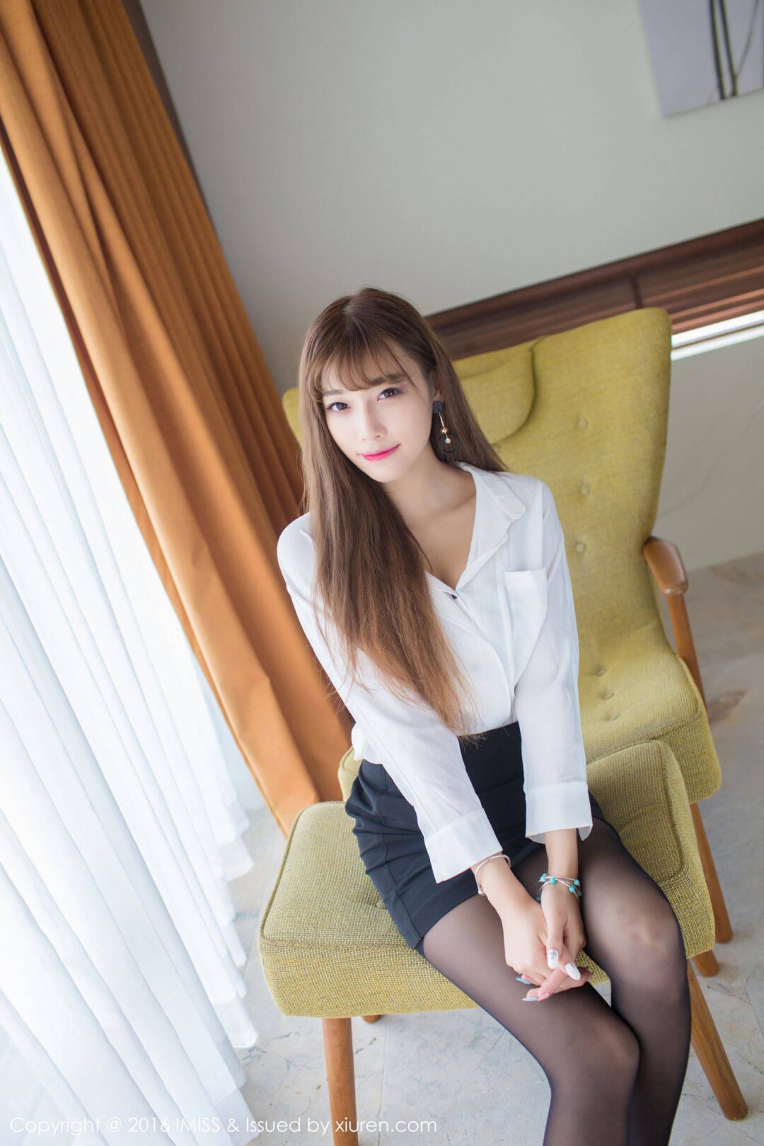 sugar小甜心CC《黑丝OL+白丝LOLITA》 [爱蜜社IMiss] Vol.140Xiuren秀人写真高清美女套图写真下载-看套图看套图