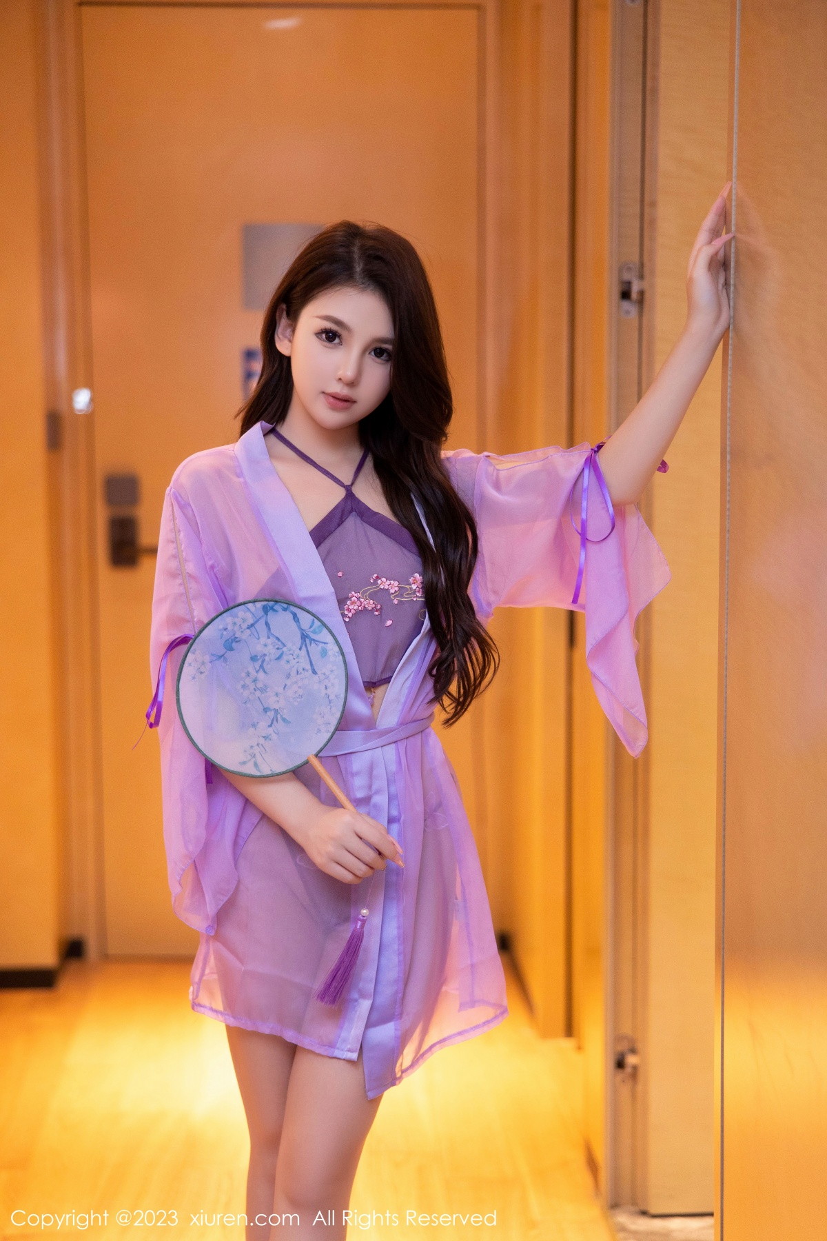 XiuRen第6077期_模特美羊羊性感紫色古装服饰半脱露丁字裤秀翘臀美腿诱惑写真83PXiuren秀人写真高清美女套图写真下载-看套图看套图