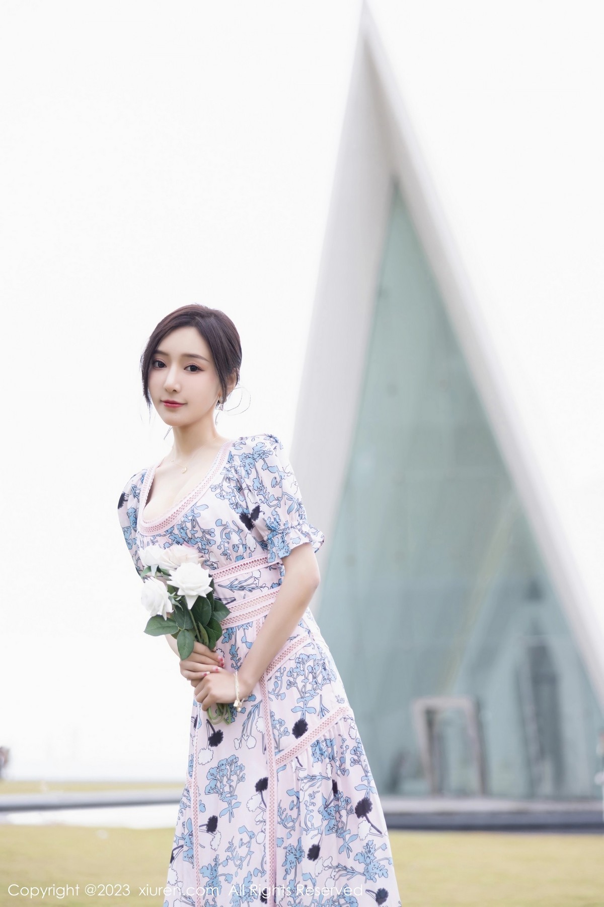 XiuRen第6474期_女神王馨瑶yanni海南岛旅拍脱浅色连衣长裙露淡蓝内衣诱惑写真86PXiuren秀人写真高清美女套图写真下载-看套图看套图