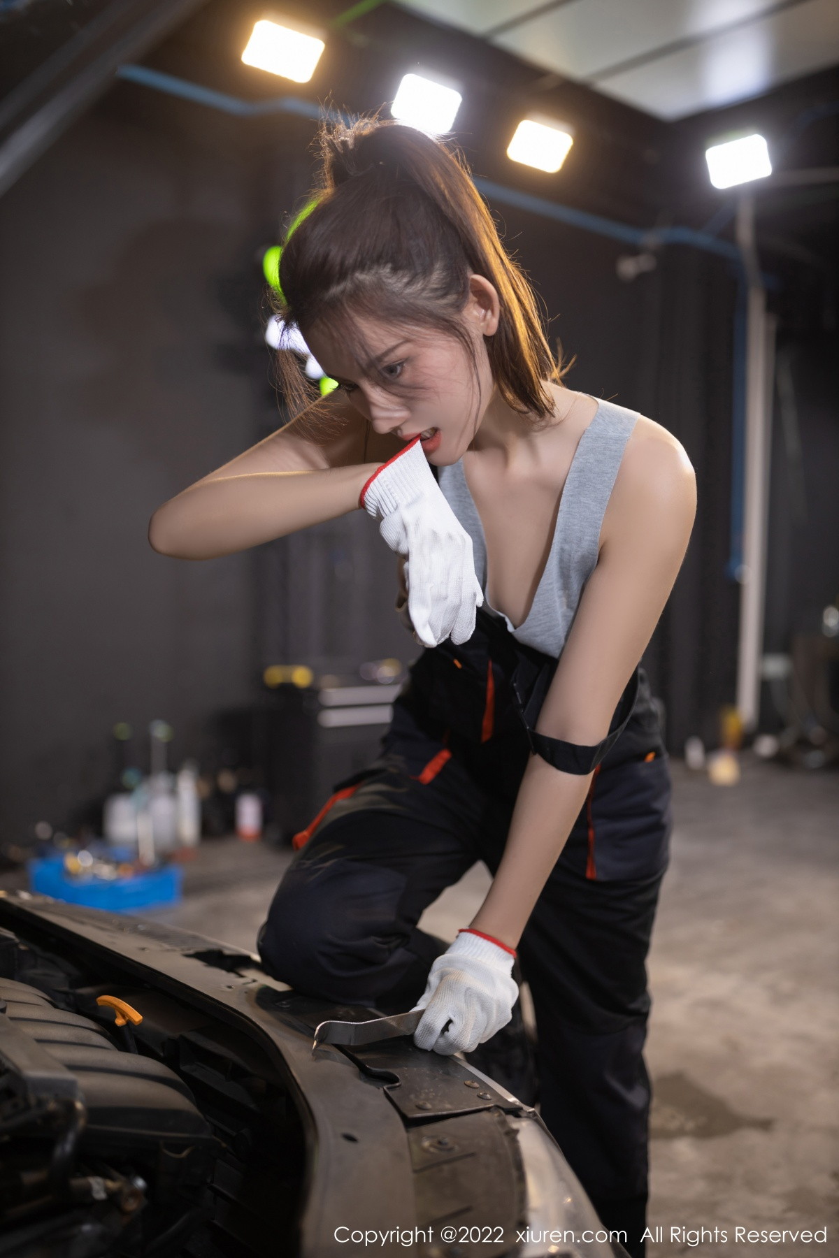 XiuRen第6072期_模特就是阿朱啊洗车场景性感黑色服饰秀绝美身姿惹火诱惑写真90PXiuren秀人写真高清美女套图写真下载-看套图看套图