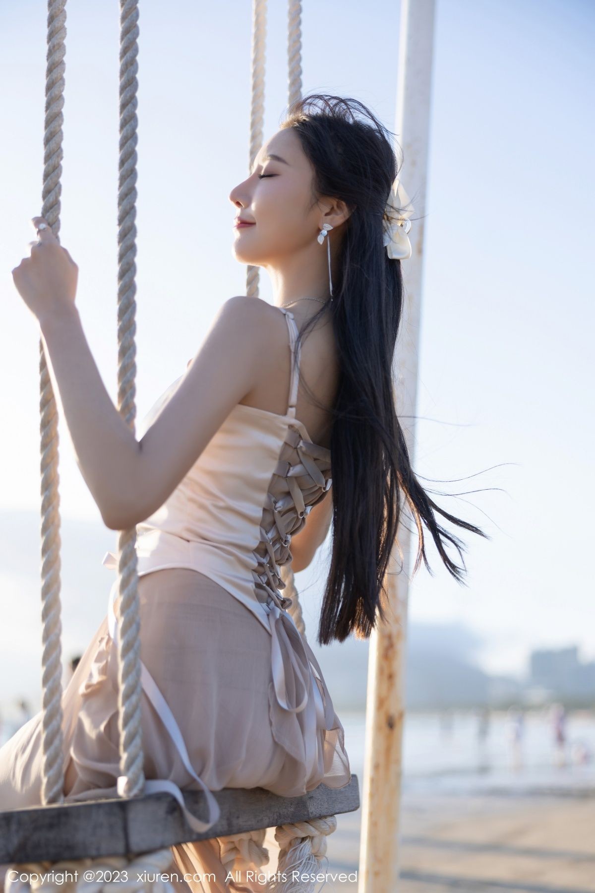 XiuRen第6581期_女神王馨瑶yanni浅暖吊带长裙配肉色蕾丝袜秀完美身材诱惑写真82PXiuren秀人写真高清美女套图写真下载-看套图看套图