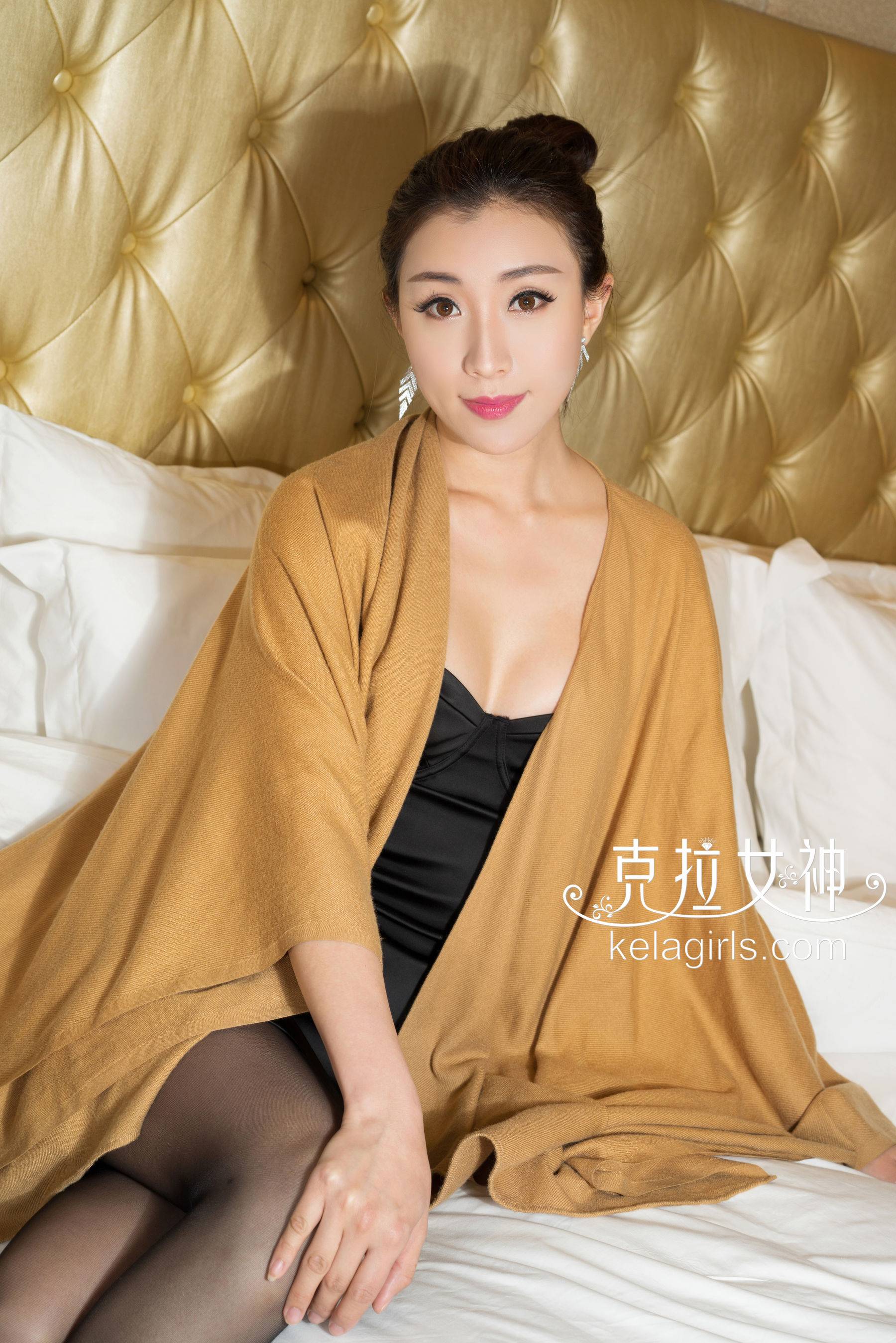 安安《黑丝进阶篇》 [克拉女神]Xiuren秀人写真高清美女套图写真下载-看套图看套图