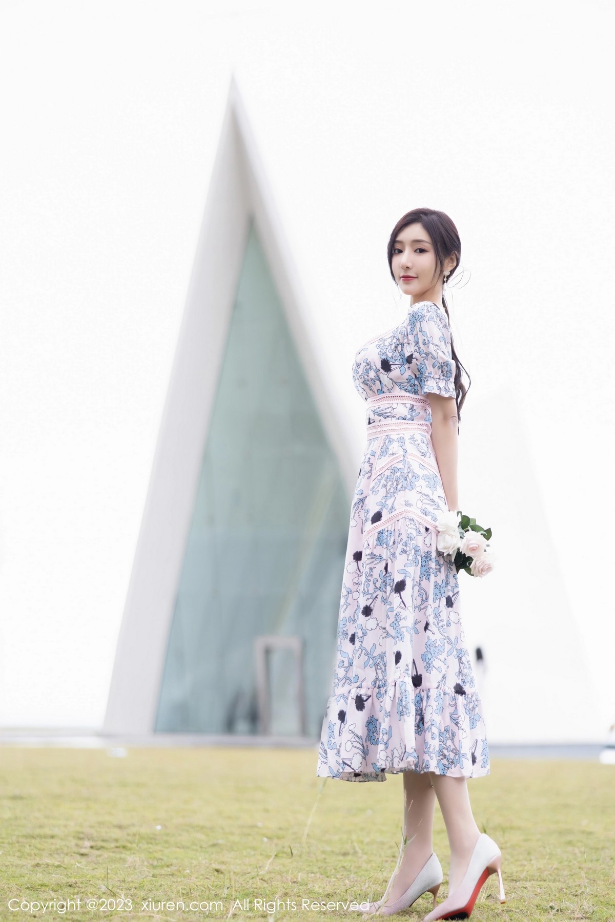 XiuRen第6474期_女神王馨瑶yanni海南岛旅拍脱浅色连衣长裙露淡蓝内衣诱惑写真86PXiuren秀人写真高清美女套图写真下载-看套图看套图