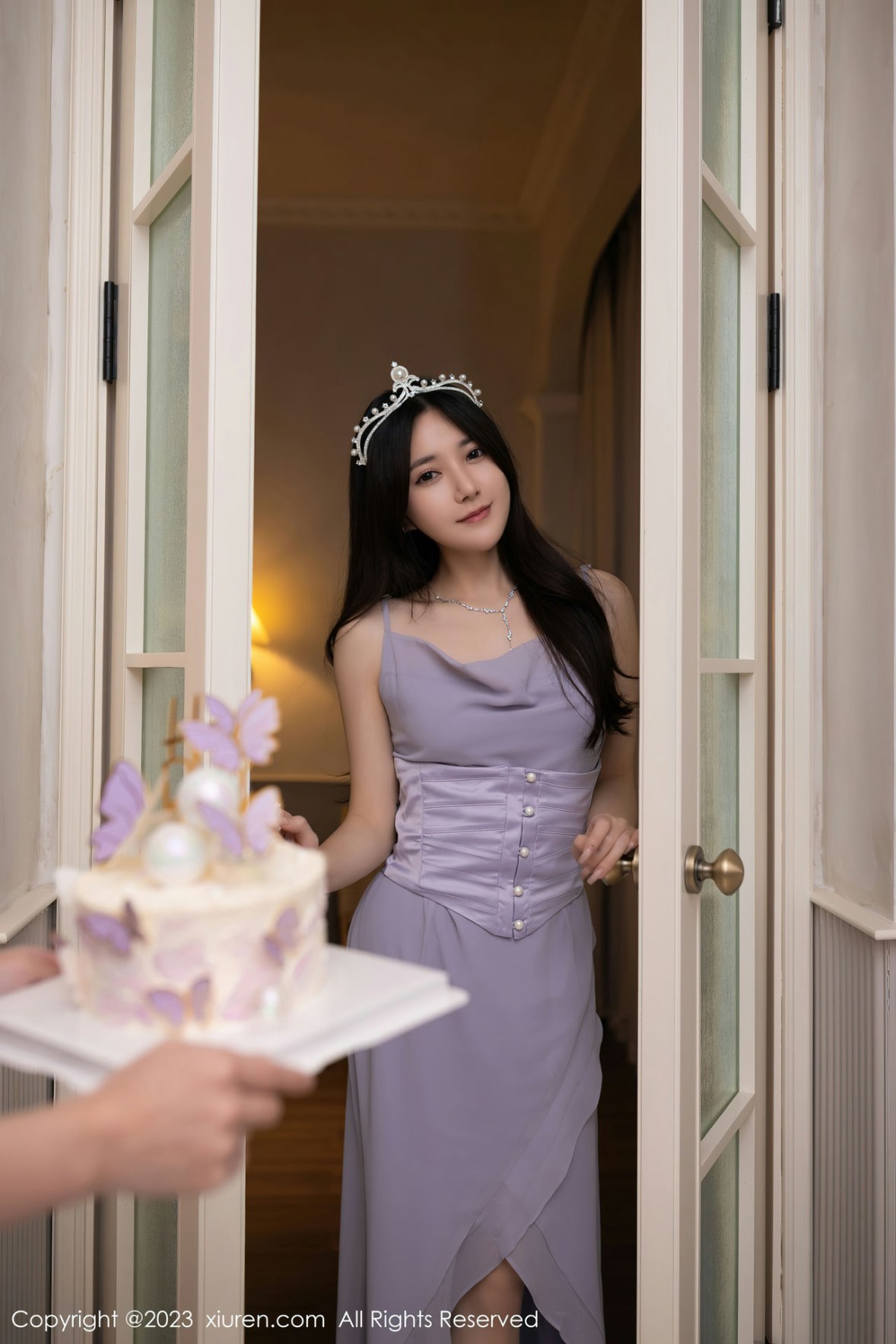 XiuRen第6286期_模特鱼子酱Fish生日篇主题紫灰色连衣长裙秀曼妙身姿迷人写真83PXiuren秀人写真高清美女套图写真下载-看套图看套图
