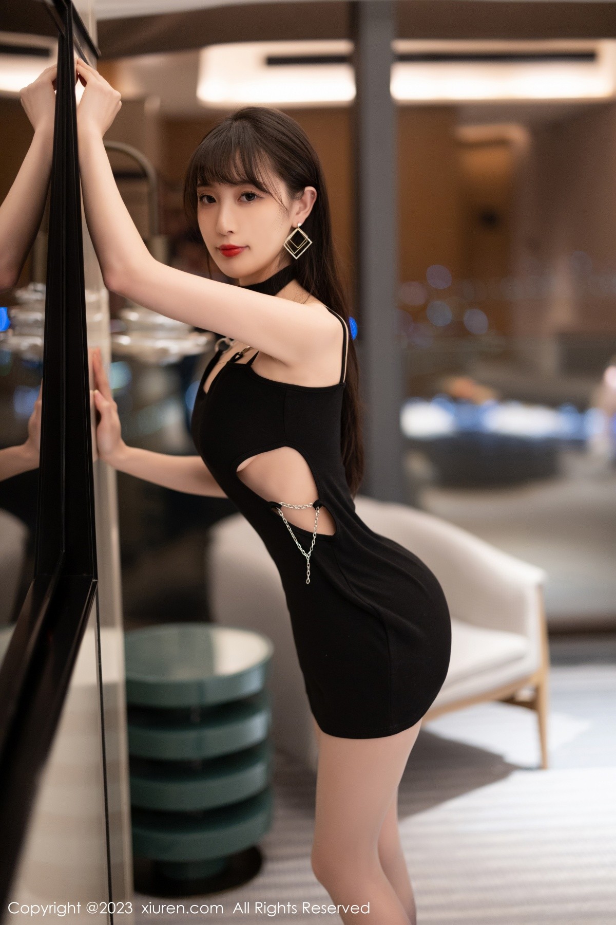 XiuRen第6565期_模特林星阑性感黑色连身短裙配渐变色灰丝秀曼妙身姿诱惑写真81PXiuren秀人写真高清美女套图写真下载-看套图看套图