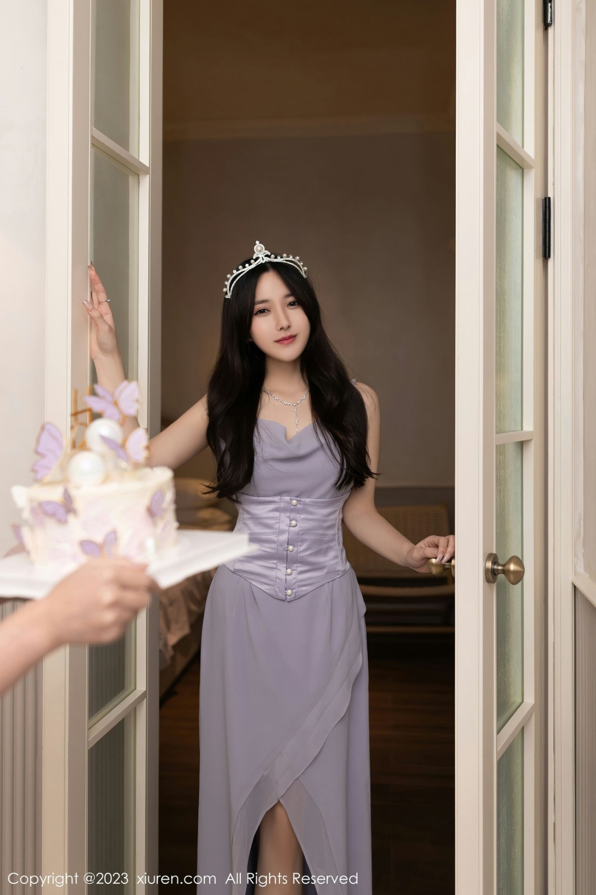 XiuRen第6286期_模特鱼子酱Fish生日篇主题紫灰色连衣长裙秀曼妙身姿迷人写真83PXiuren秀人写真高清美女套图写真下载-看套图看套图