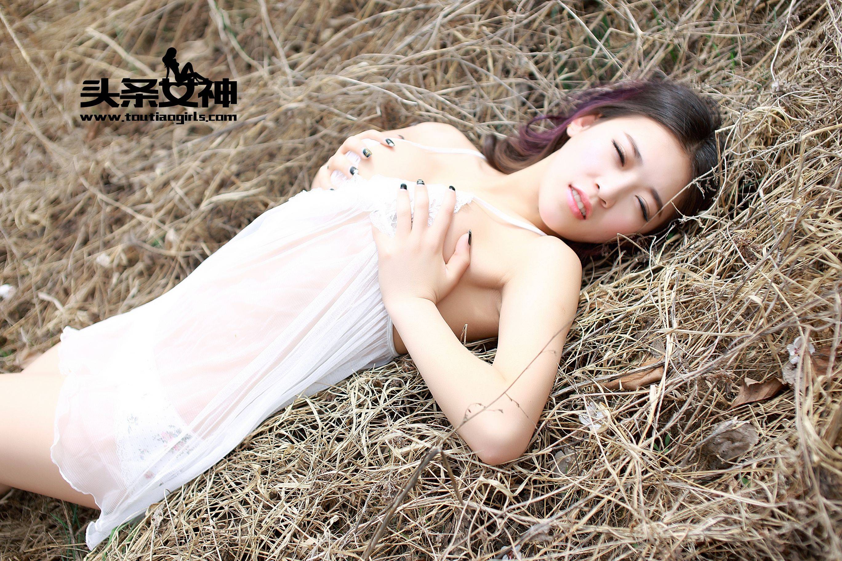 张小梦/凌兮涵《露出在山谷的美臀》 [头条女神]Xiuren秀人写真高清美女套图写真下载-看套图看套图