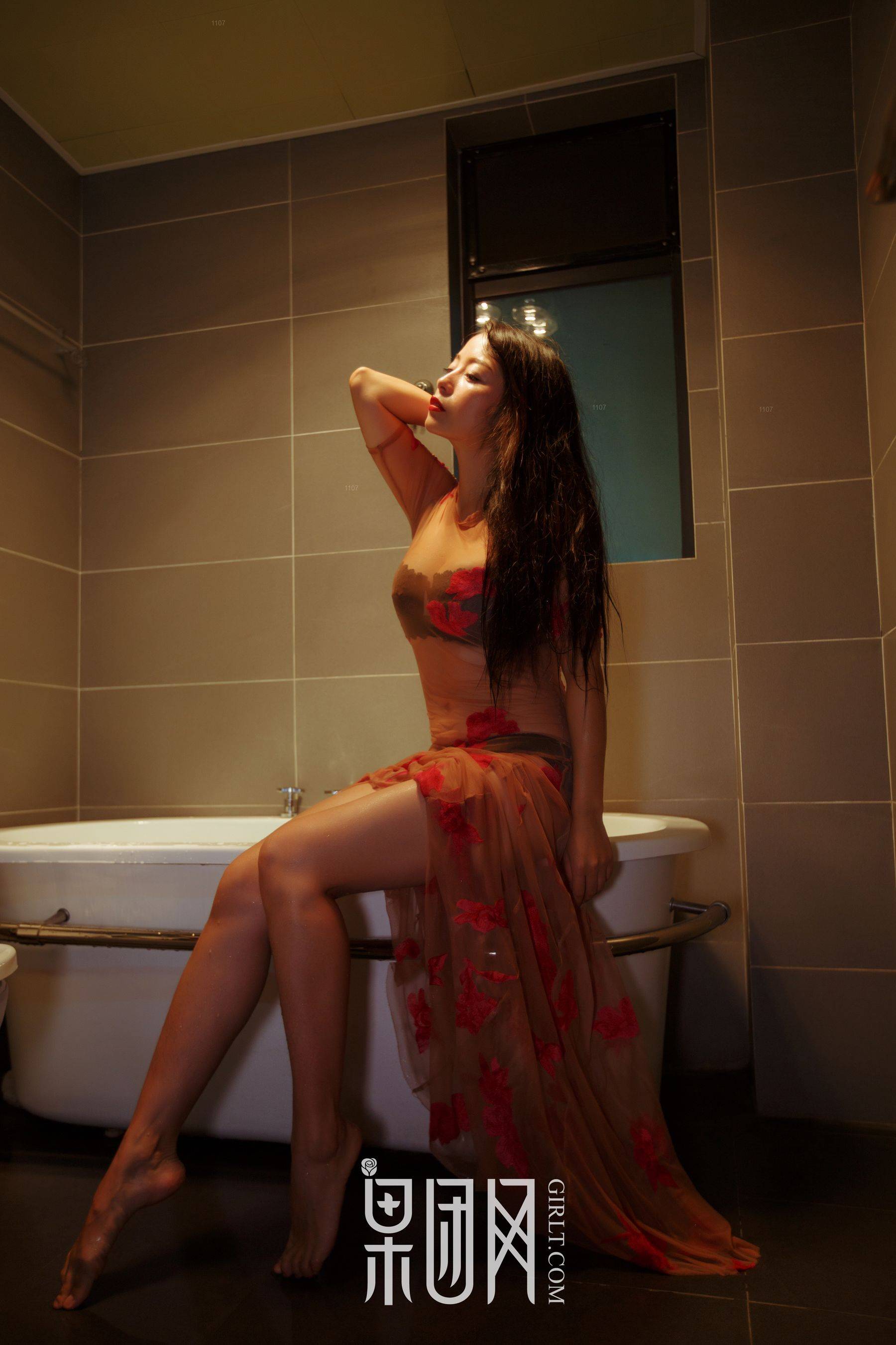 凤萧兮红霓裳，拥雪成峰兮玉无瑕 [果团网Girlt] NO.074Xiuren秀人写真高清美女套图写真下载-看套图看套图