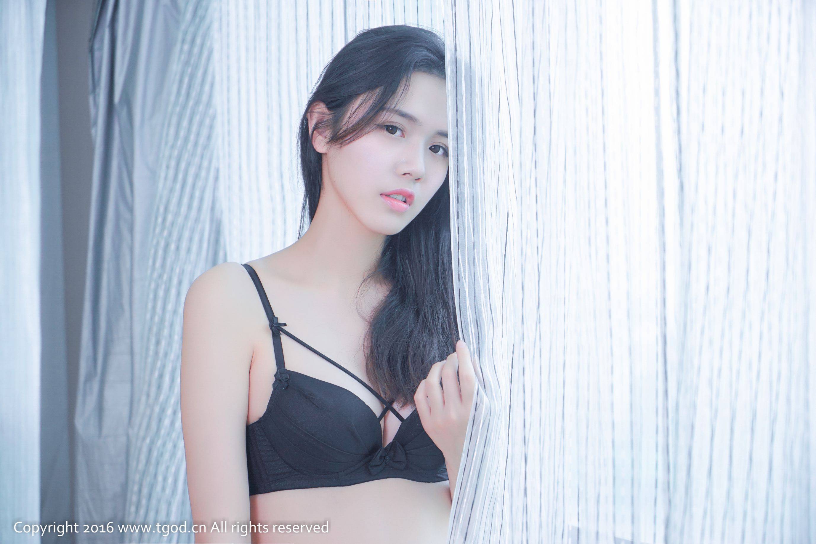 子怡《邻家小妹甜蜜蜜》 [推女神TGOD]Xiuren秀人写真高清美女套图写真下载-看套图看套图