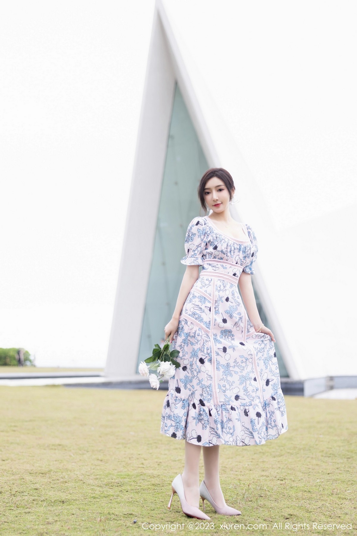 XiuRen第6474期_女神王馨瑶yanni海南岛旅拍脱浅色连衣长裙露淡蓝内衣诱惑写真86PXiuren秀人写真高清美女套图写真下载-看套图看套图