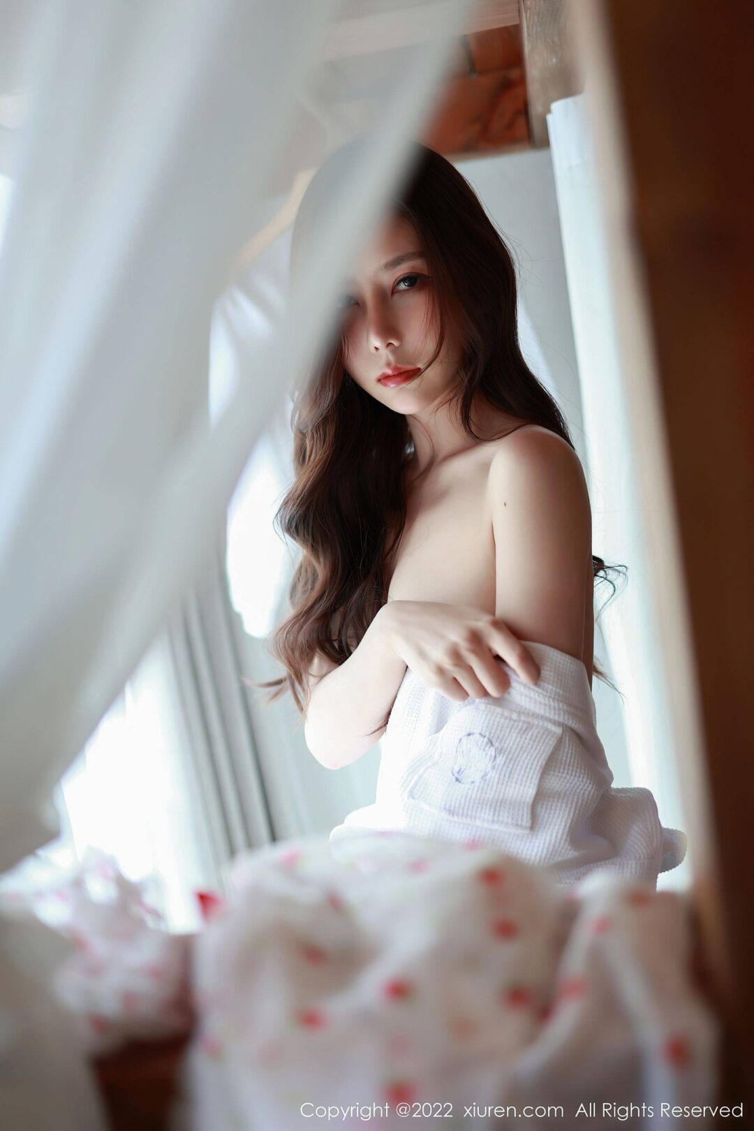 [XiuRen秀人网] No.4932 尹甜甜 睡袍美腿Xiuren秀人写真高清美女套图写真下载-看套图看套图