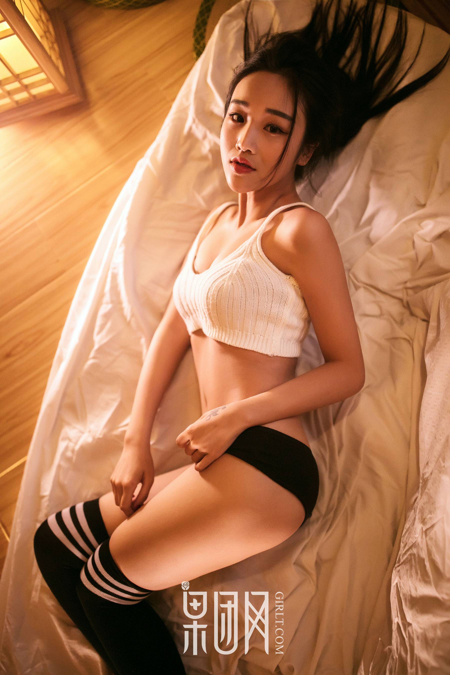 恋恋《痴情少女闺房十八禁！》 [果团网Girlt] NO.067Xiuren秀人写真高清美女套图写真下载-看套图看套图