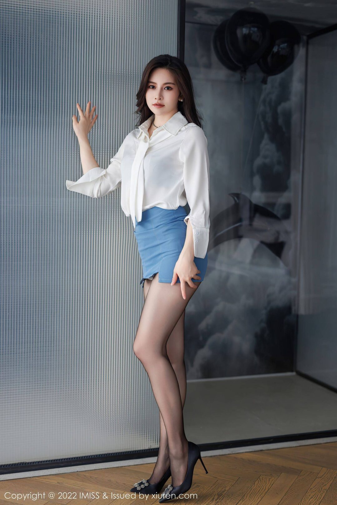 [IMISS爱蜜社] VOL.700 Vanessa 丰腴美腿Xiuren秀人写真高清美女套图写真下载-看套图看套图