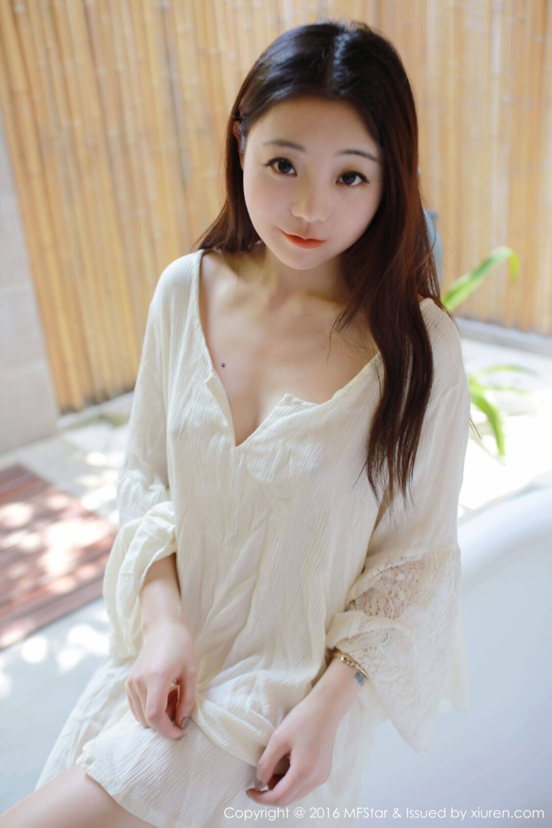 佘贝拉bella《湿身诱惑与激凸福利》 [模范学院MFStar] Vol.072Xiuren秀人写真高清美女套图写真下载-看套图看套图