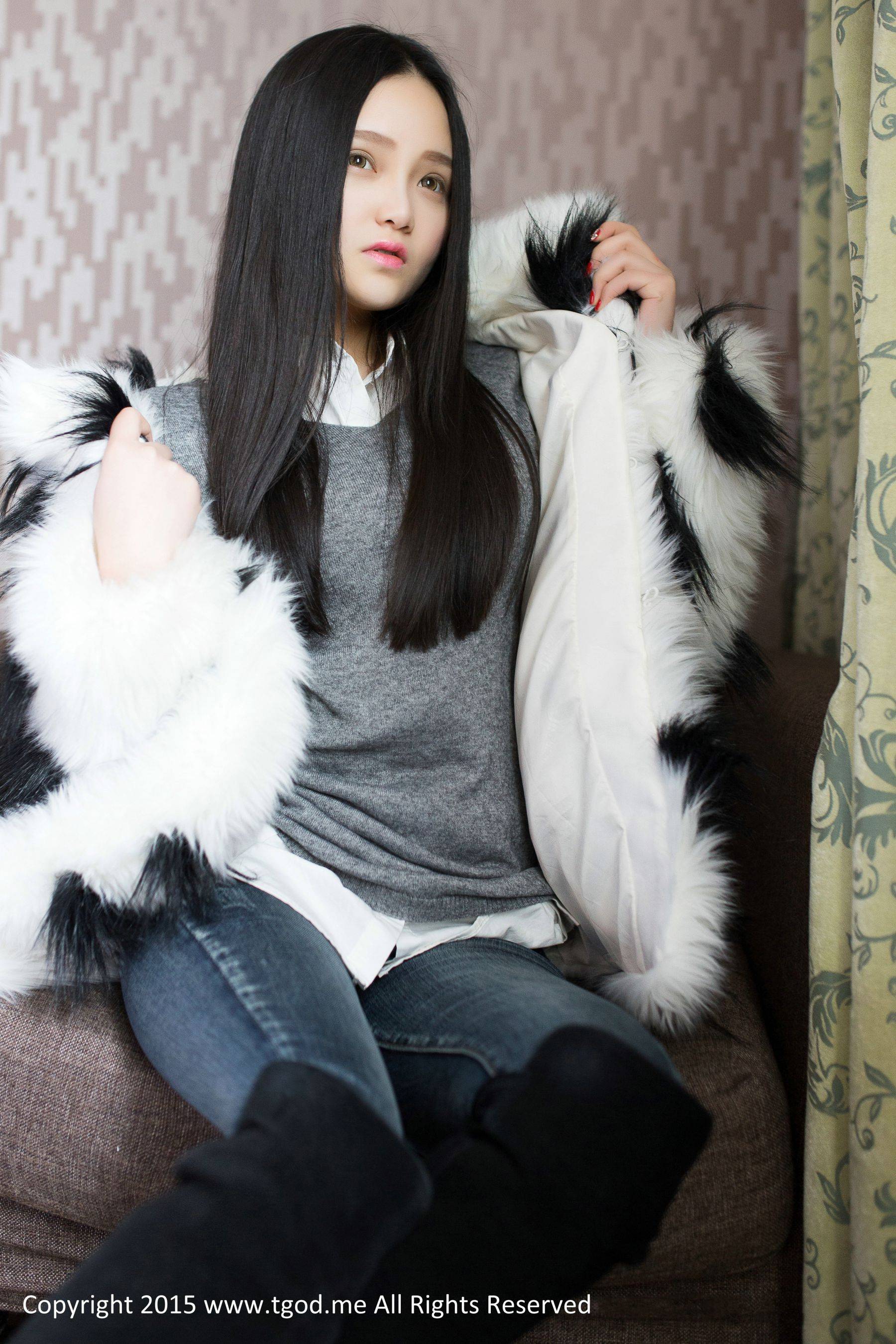 可爱女神佩佩Cassie 《皮草VS白衬衣》 [TGOD推女神]Xiuren秀人写真高清美女套图写真下载-看套图看套图