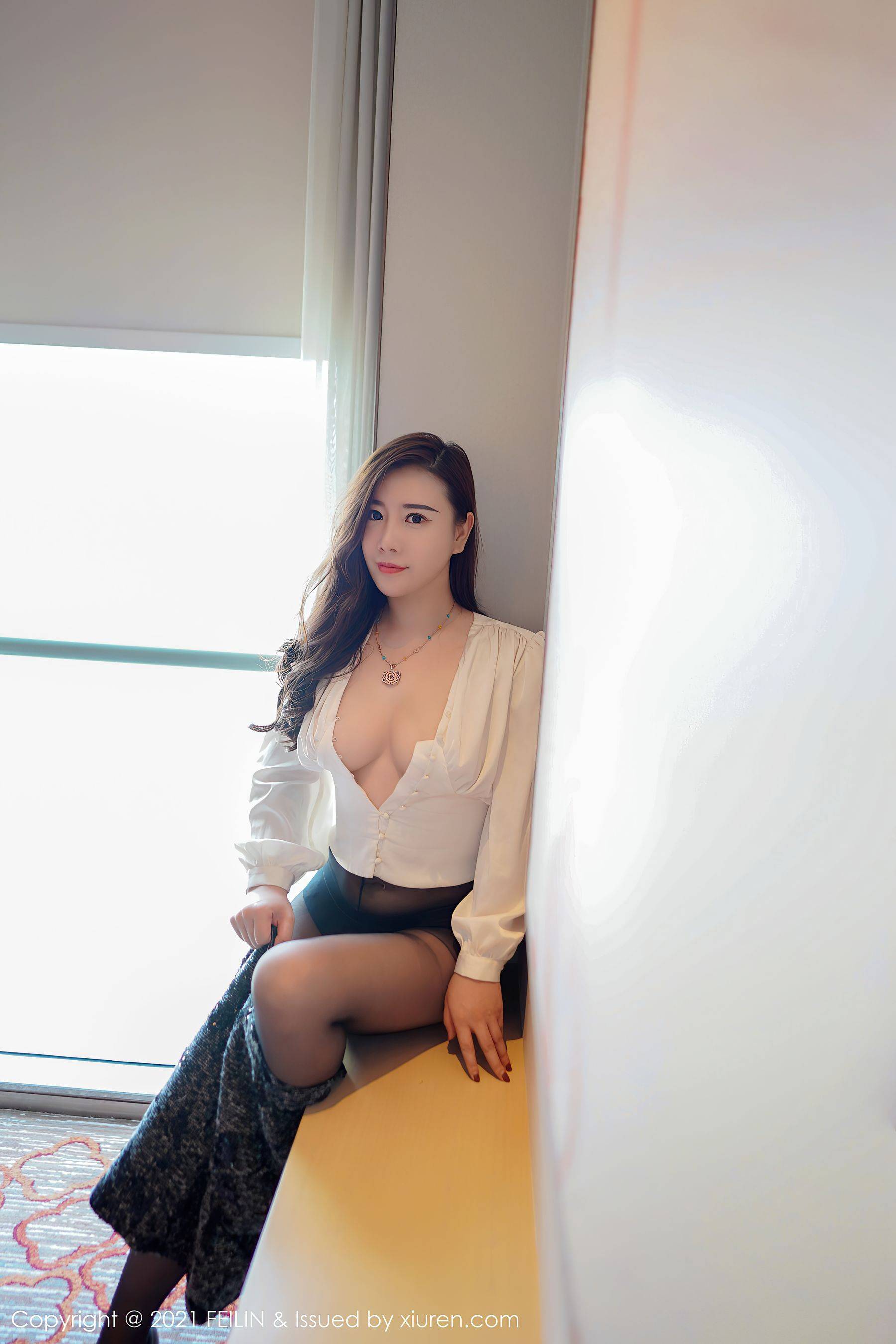 [嗲囡囡FEILIN] VOL.400 王婉悠QueenXiuren秀人写真高清美女套图写真下载-看套图看套图