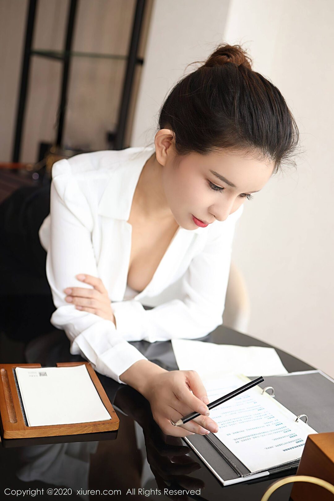 [秀人XiuRen] No.2596 张雨萌Xiuren秀人写真高清美女套图写真下载-看套图看套图