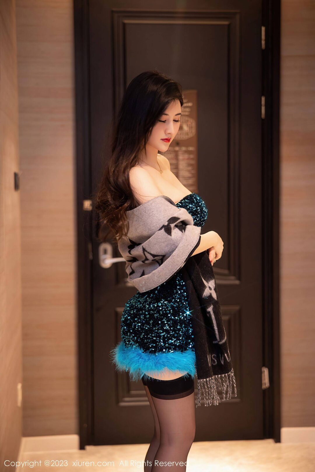 [XiuRen秀人网] No.6384 诗诗kiki 黑丝美臀Xiuren秀人写真高清美女套图写真下载-看套图看套图