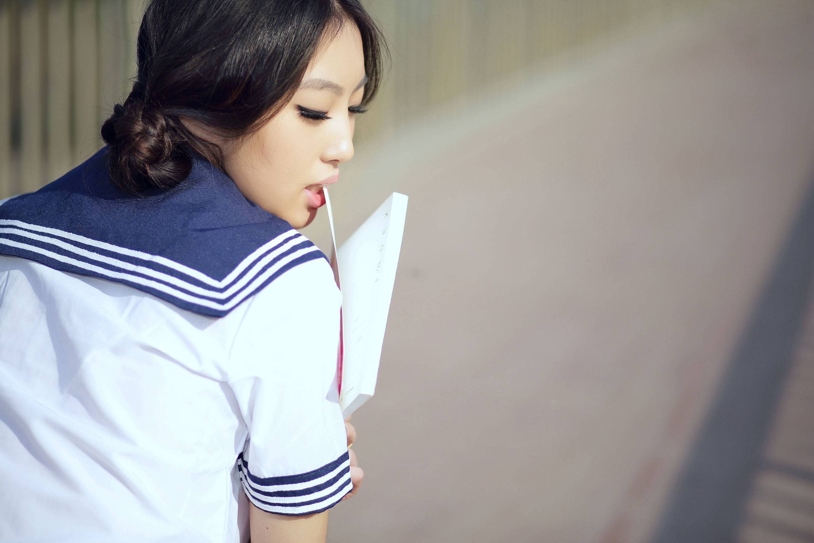 瑶瑶 《放学了》 [AISS爱丝] F4038Xiuren秀人写真高清美女套图写真下载-看套图看套图