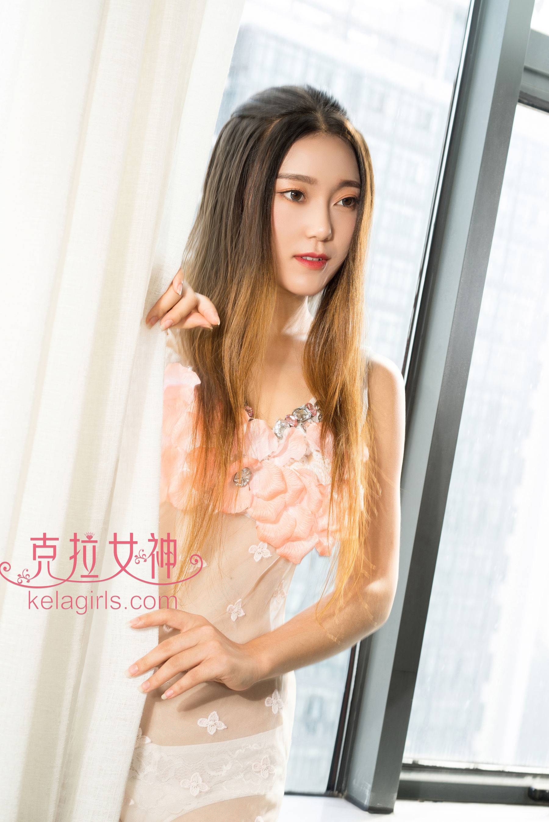 森丽《羞答答的玫瑰》[克拉女神Kelagirls]Xiuren秀人写真高清美女套图写真下载-看套图看套图