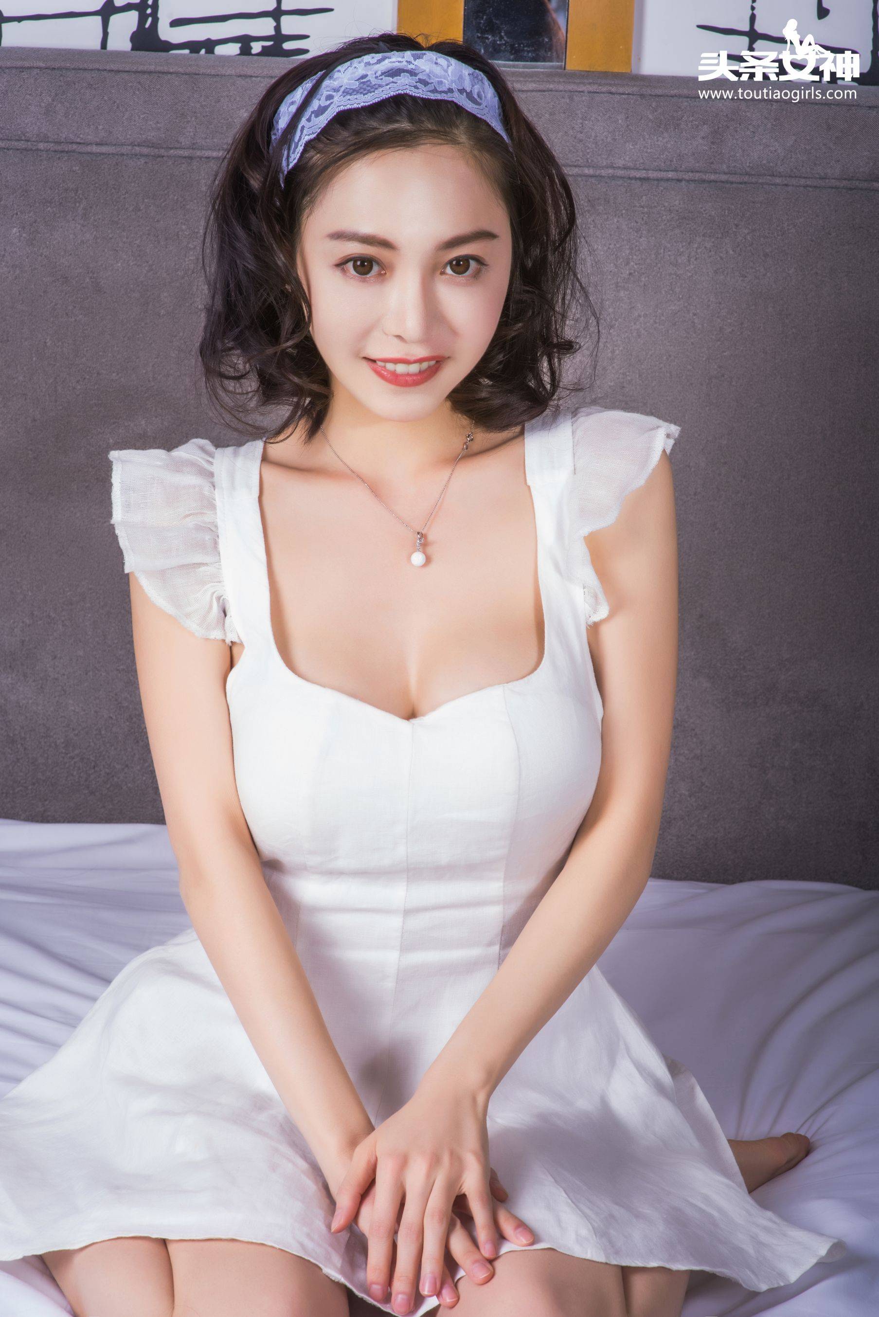小爱《敏感新妻》 [头条女神]Xiuren秀人写真高清美女套图写真下载-看套图看套图