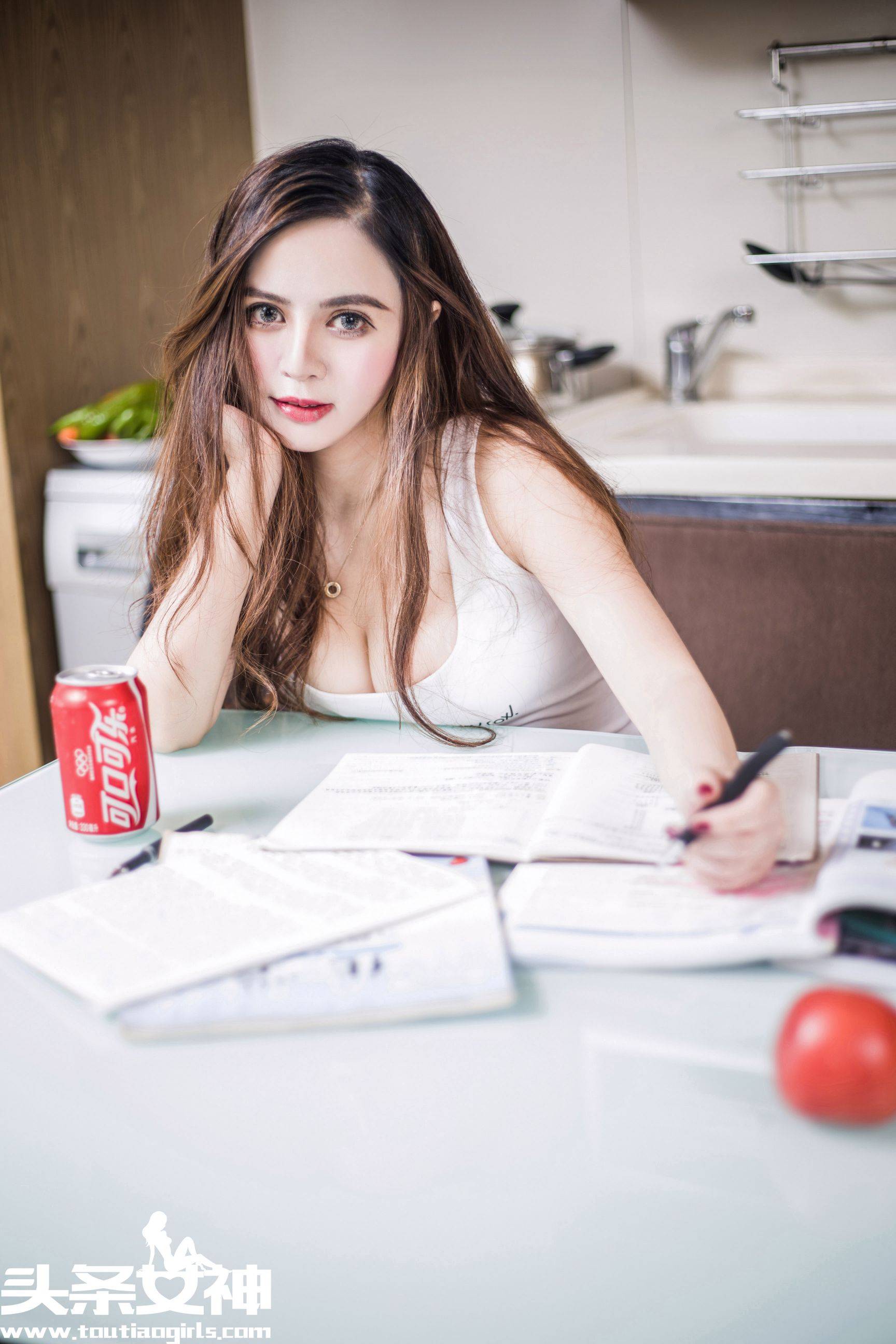 崔爱熙《混血萝莉》 [头条女神]Xiuren秀人写真高清美女套图写真下载-看套图看套图