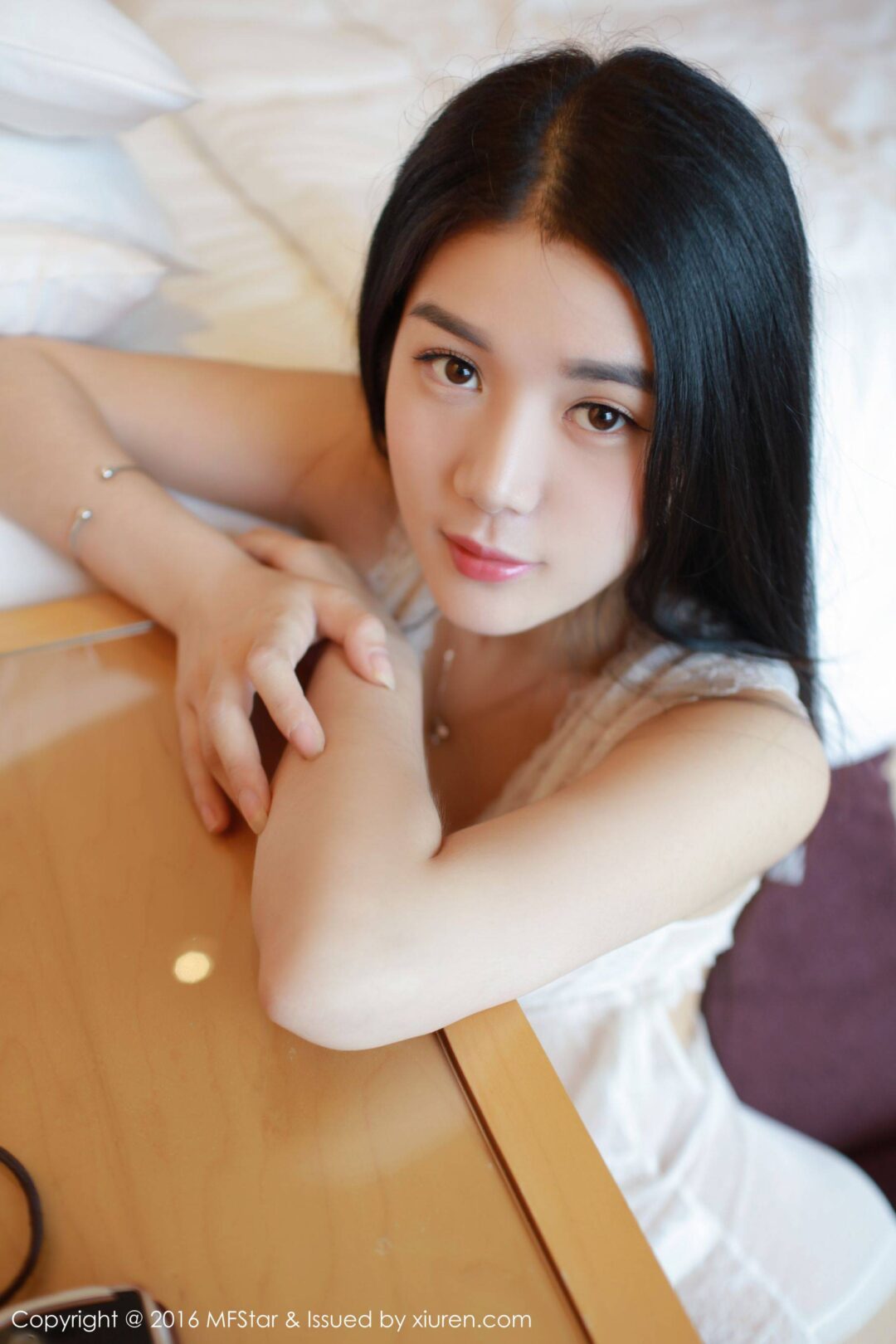 王梓童Doirs《气质独特，肌肤胜雪，杨柳细腰的美女模特》 [模范学院MFStar] Vol.062Xiuren秀人写真高清美女套图写真下载-看套图看套图