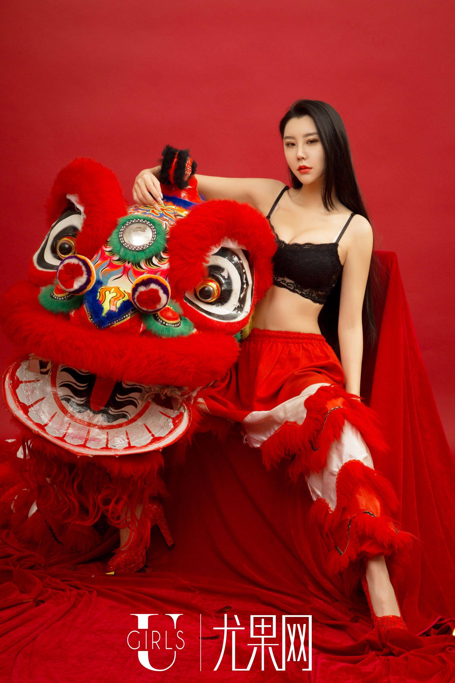 [尤果网] U245 宁然、Mikka、施诗《鸡祥如意》新年主题写真大片Xiuren秀人写真高清美女套图写真下载-看套图看套图