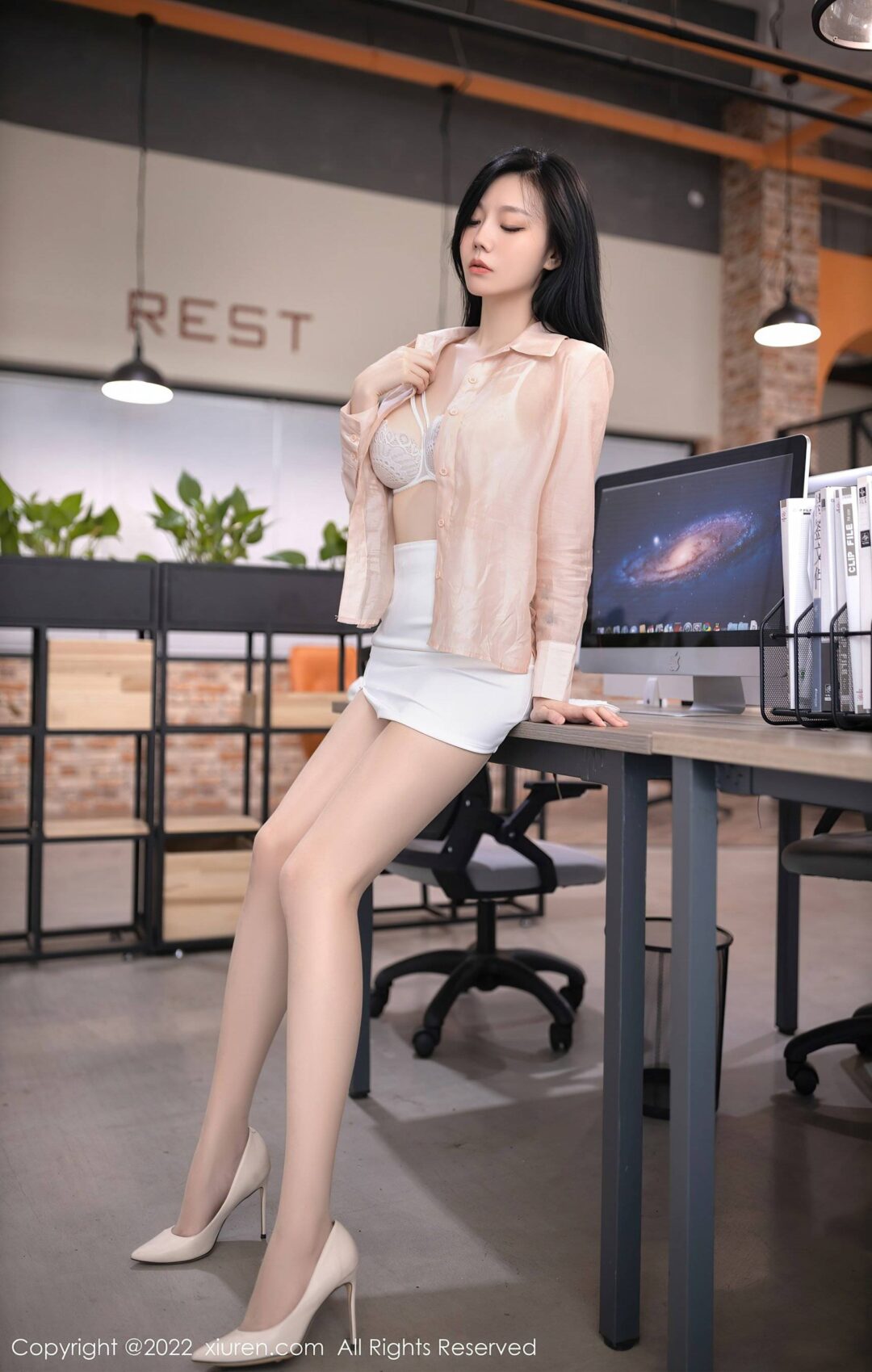 [XiuRen秀人网] No.5960 安然anran 短裙美腿Xiuren秀人写真高清美女套图写真下载-看套图看套图