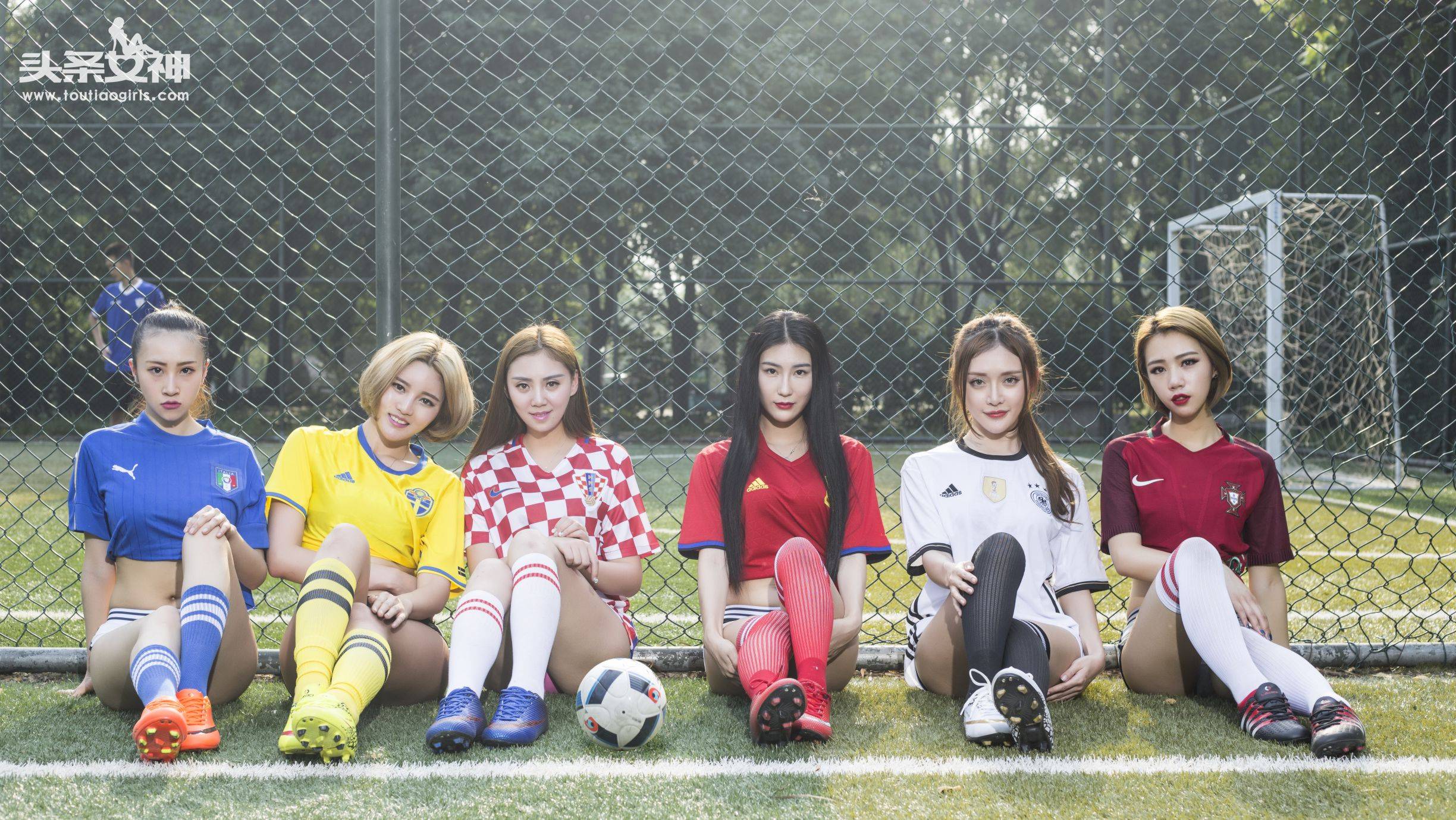 欧洲杯足球宝贝全家福《》 [头条女神]Xiuren秀人写真高清美女套图写真下载-看套图看套图