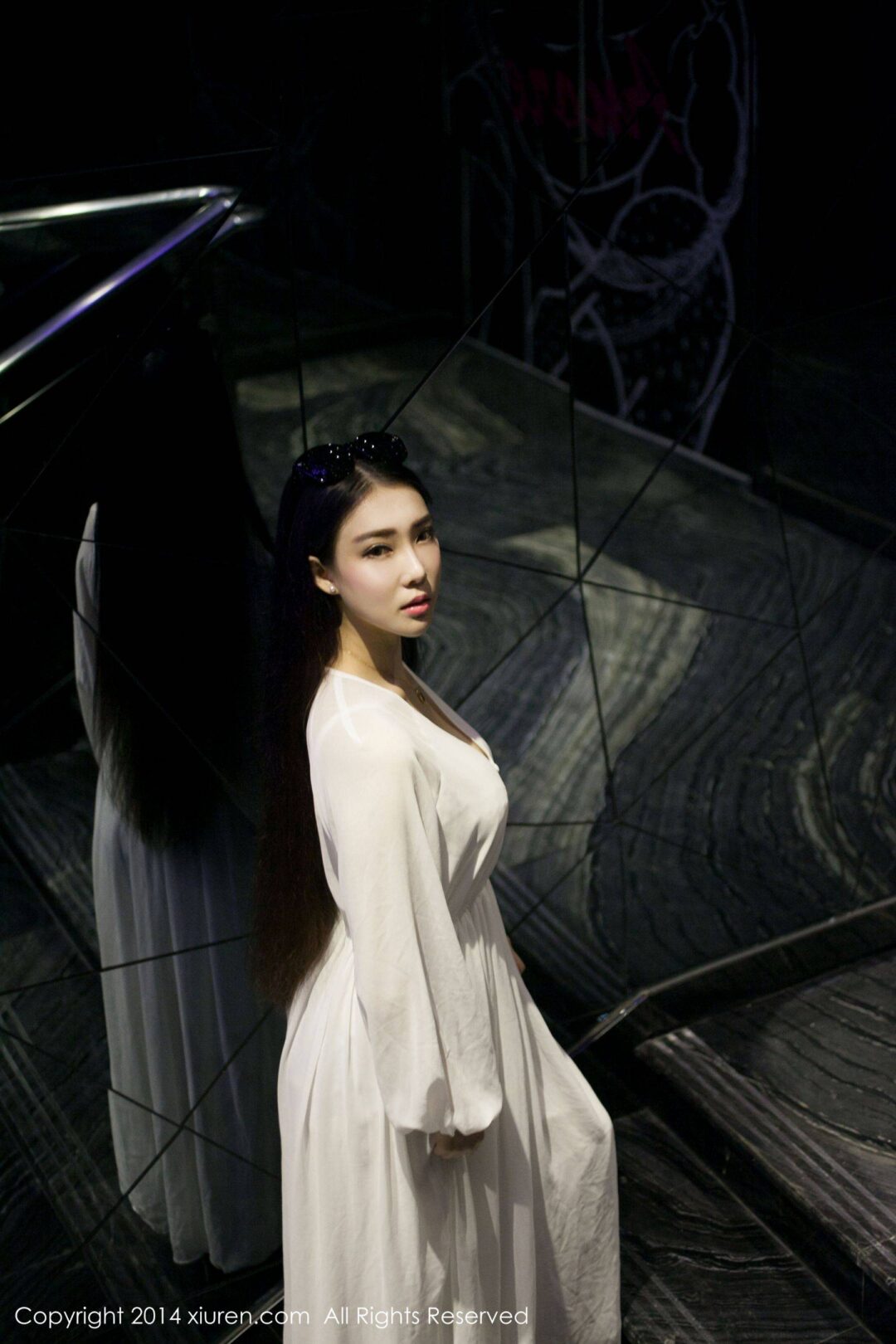 夢娜Vanessa《款款而来的特级女神》 [秀人网XiuRen] No.131Xiuren秀人写真高清美女套图写真下载-看套图看套图