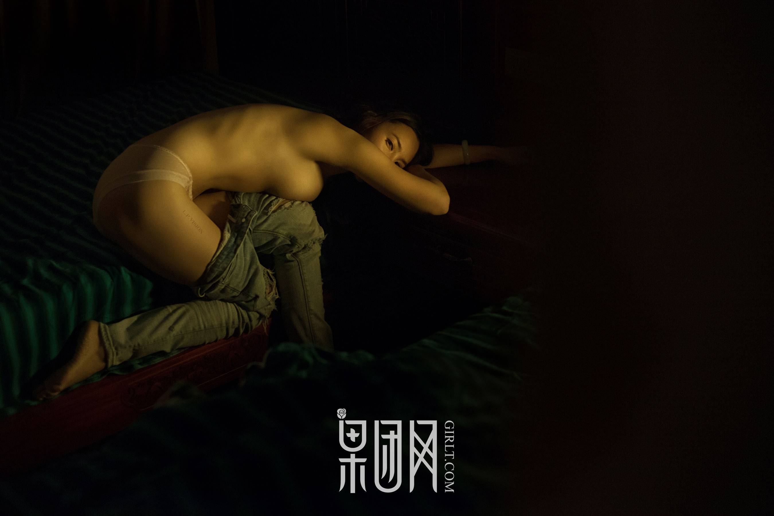美女画家《全裸上阵人体艺术》 [果团网Girlt] No.033Xiuren秀人写真高清美女套图写真下载-看套图看套图