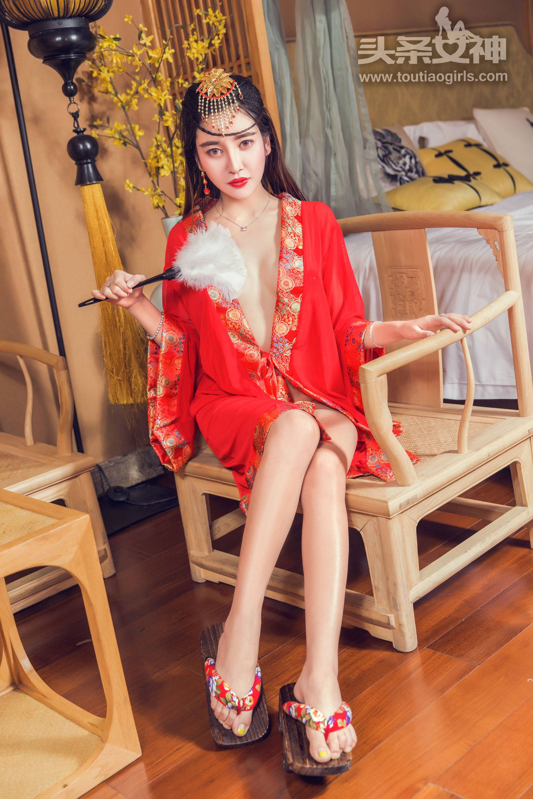 李梓熙《SSS级熟女》 [头条女神]Xiuren秀人写真高清美女套图写真下载-看套图看套图