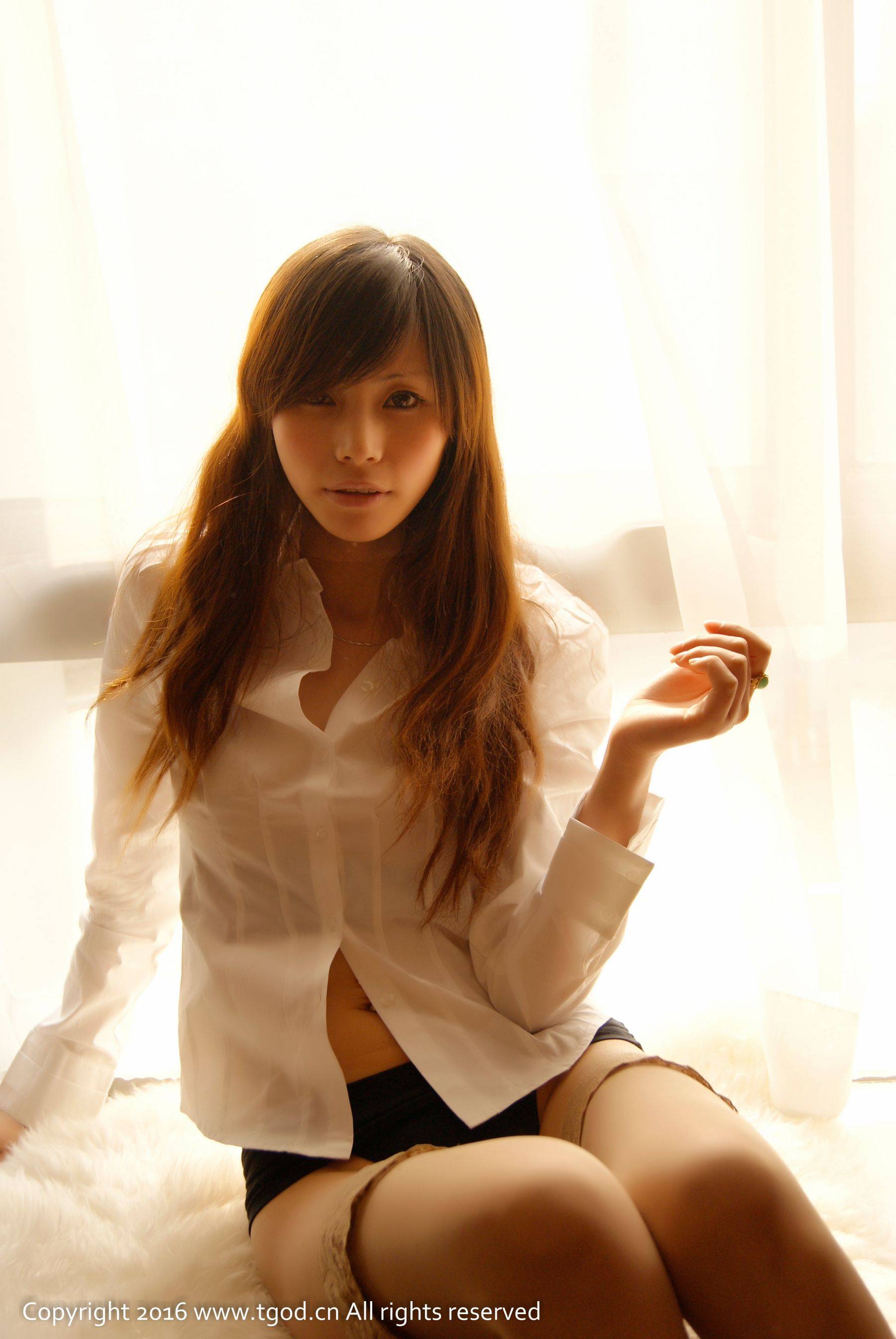 yoyo《衬衫制服诱惑》 [推女神TGOD]Xiuren秀人写真高清美女套图写真下载-看套图看套图