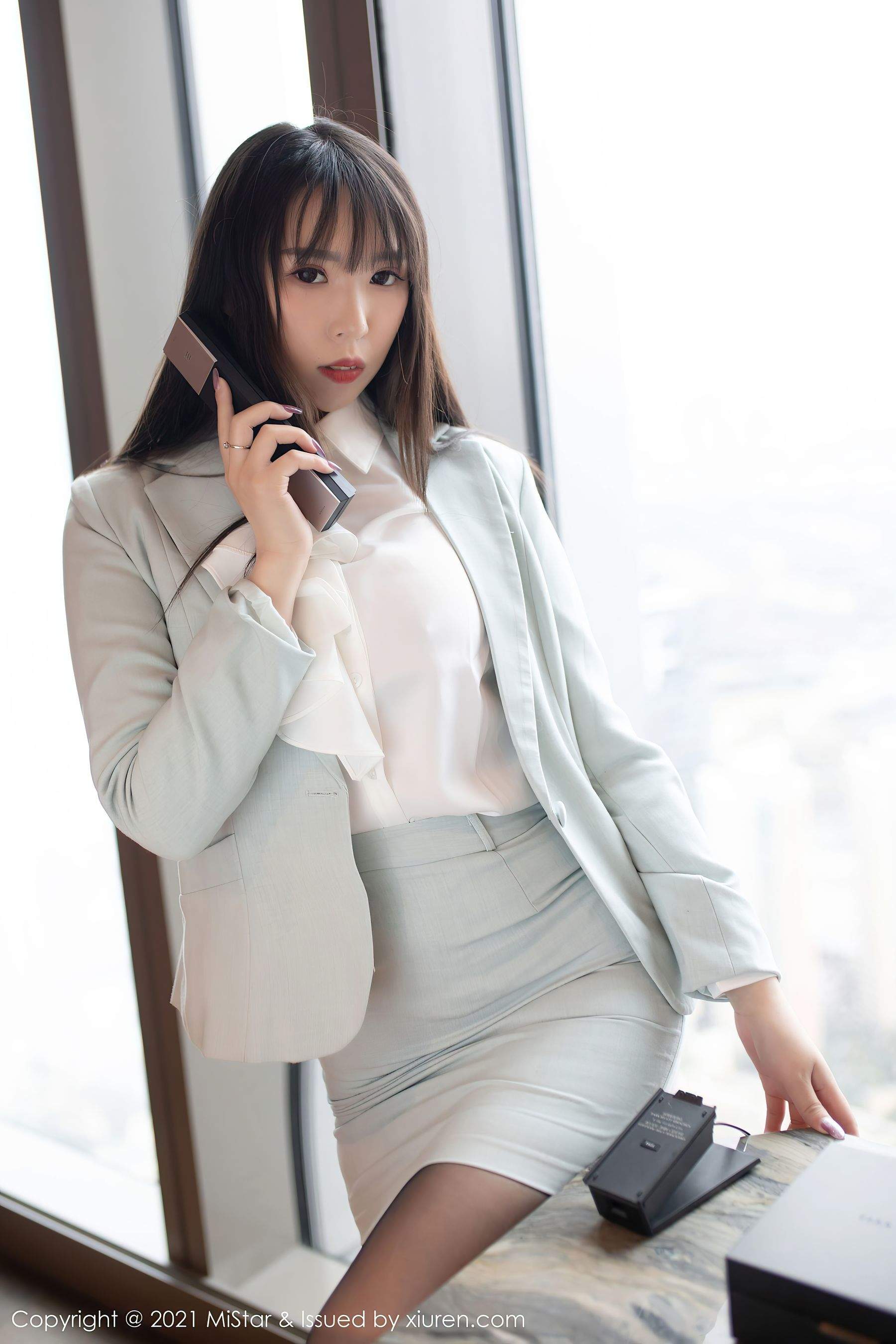 [魅妍社MiStar] VOL.328 小波多 – 职场制服黑丝OL系列Xiuren秀人写真高清美女套图写真下载-看套图看套图