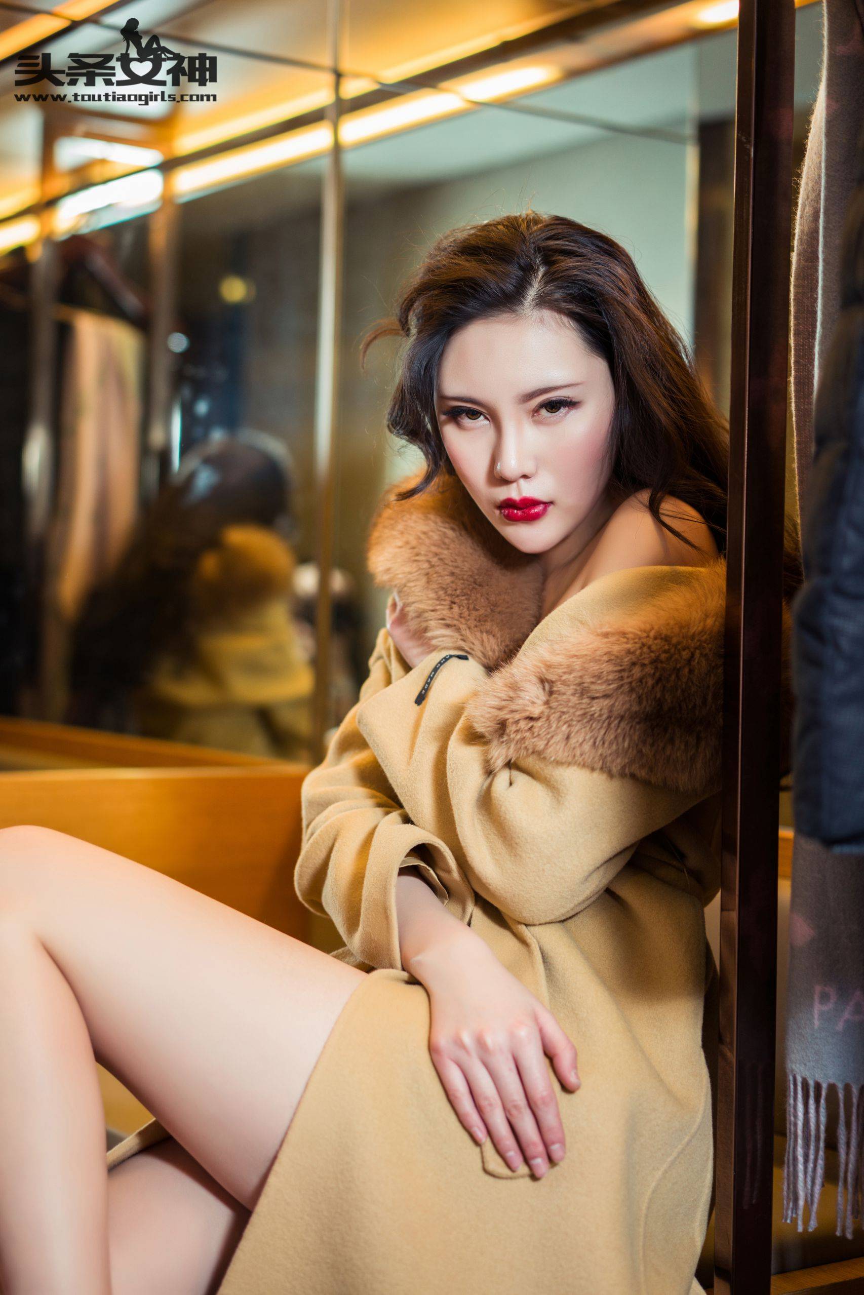 米娅《妖冶美艳OL》 [头条女神]Xiuren秀人写真高清美女套图写真下载-看套图看套图