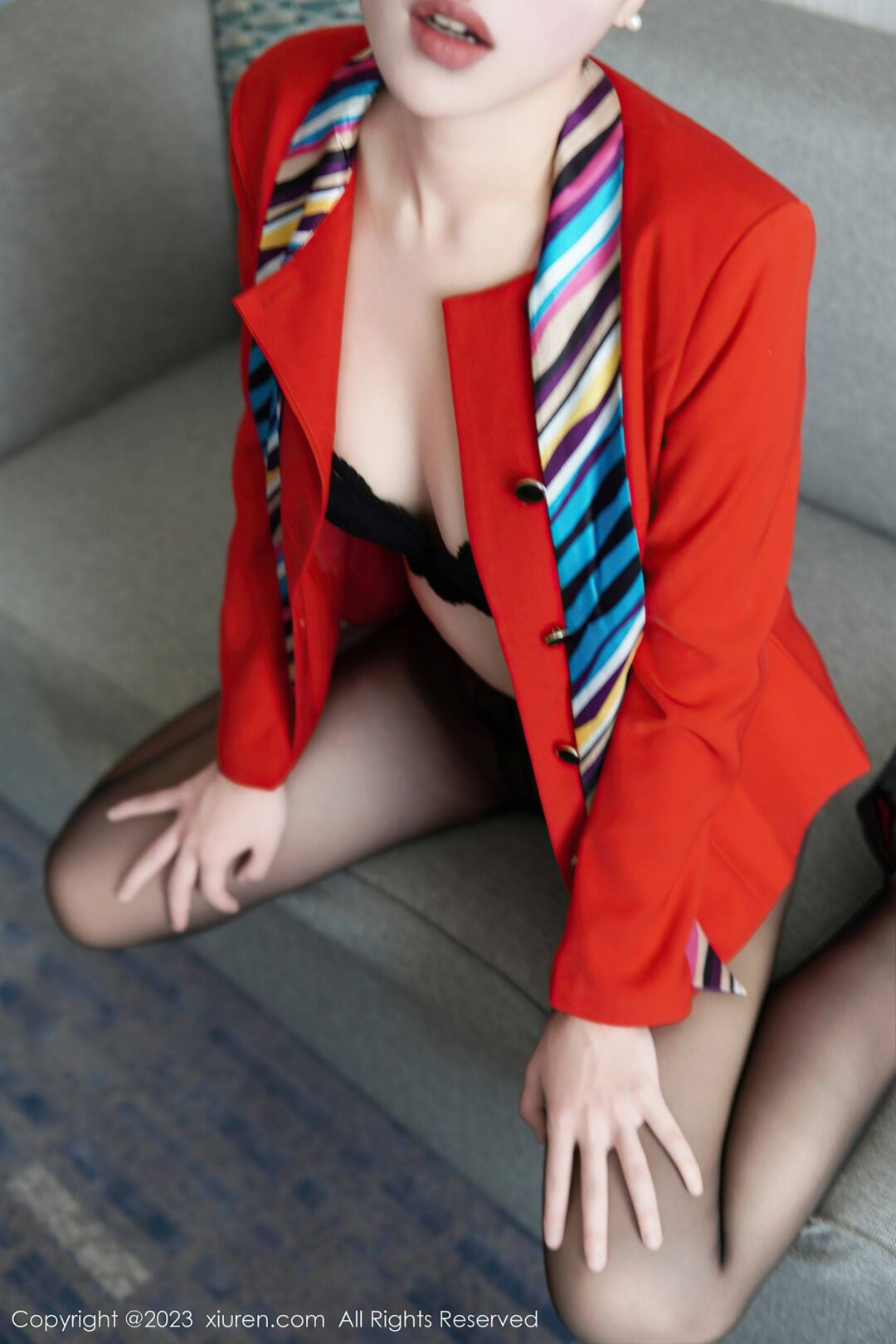 [XiuRen秀人网] No.6088 米娜MnaL 制服黑丝Xiuren秀人写真高清美女套图写真下载-看套图看套图