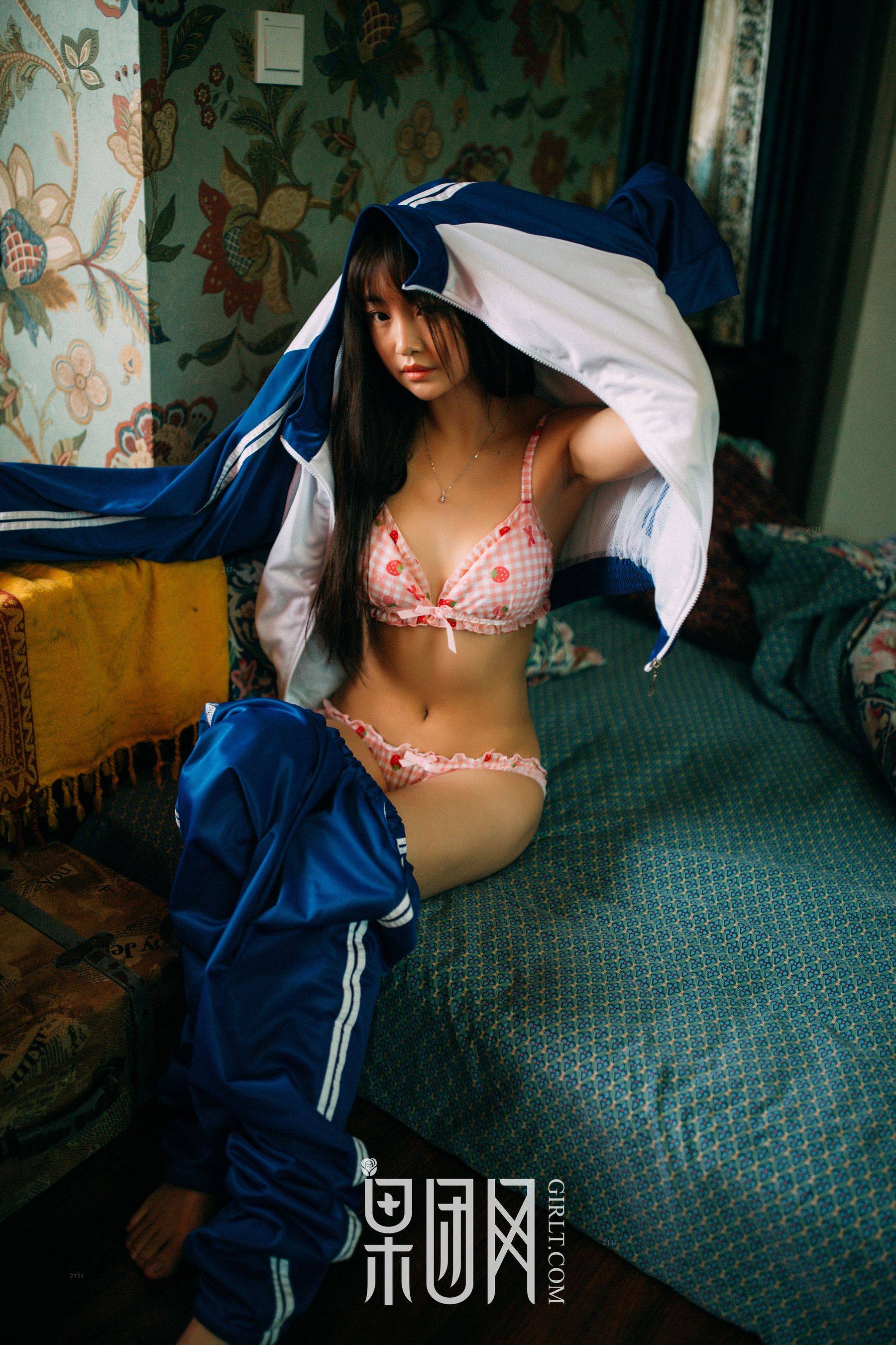 《学生妹妹的校服风情》 [果团Girlt]熊川纪信 No.015Xiuren秀人写真高清美女套图写真下载-看套图看套图