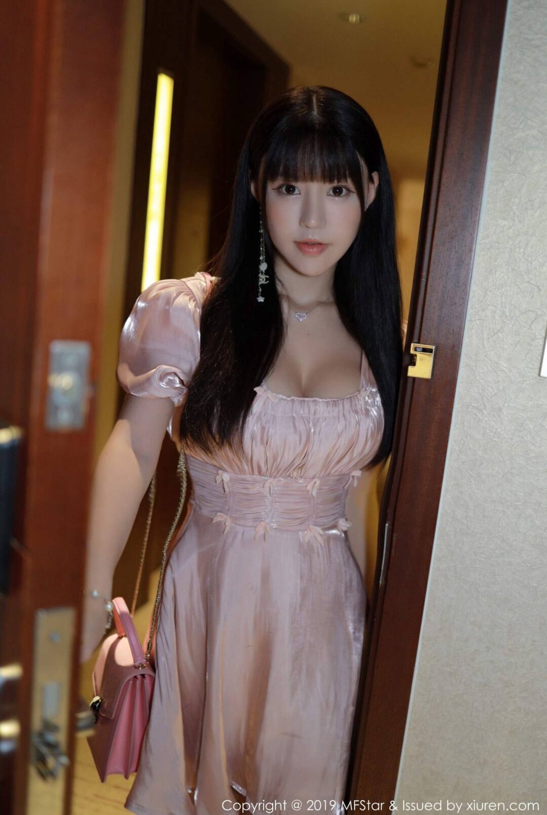 [MFStar模范学院] VOL.217 Flower朱可儿Xiuren秀人写真高清美女套图写真下载-看套图看套图