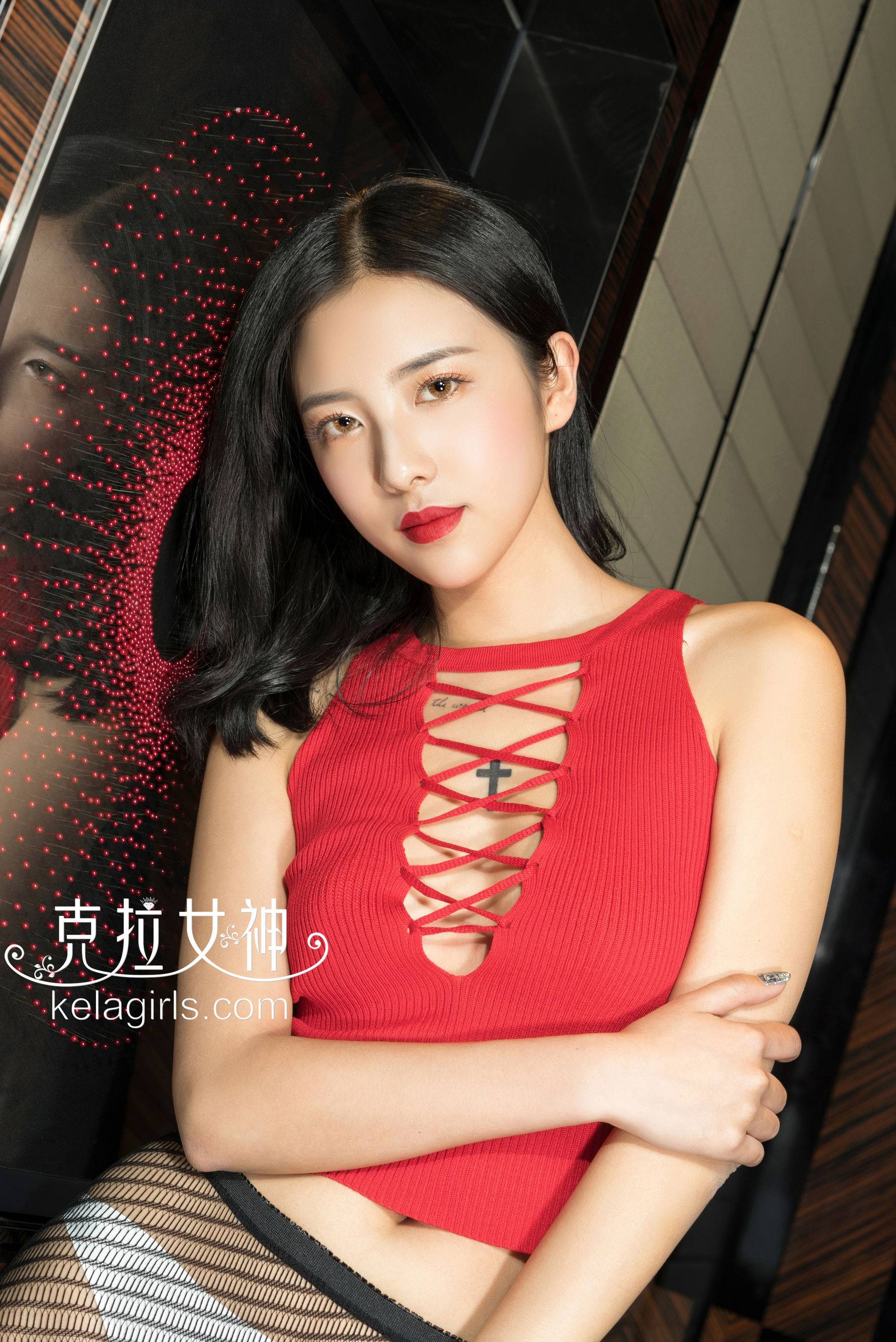 凌雪《缠丝绕网》 [克拉女神]Xiuren秀人写真高清美女套图写真下载-看套图看套图