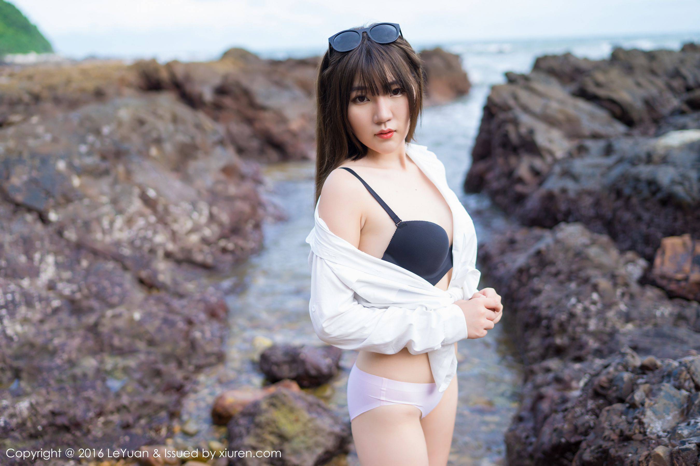 冷不丁《比基尼+白衬衫诱惑》 [星乐园LeYuan] Vol.012Xiuren秀人写真高清美女套图写真下载-看套图看套图