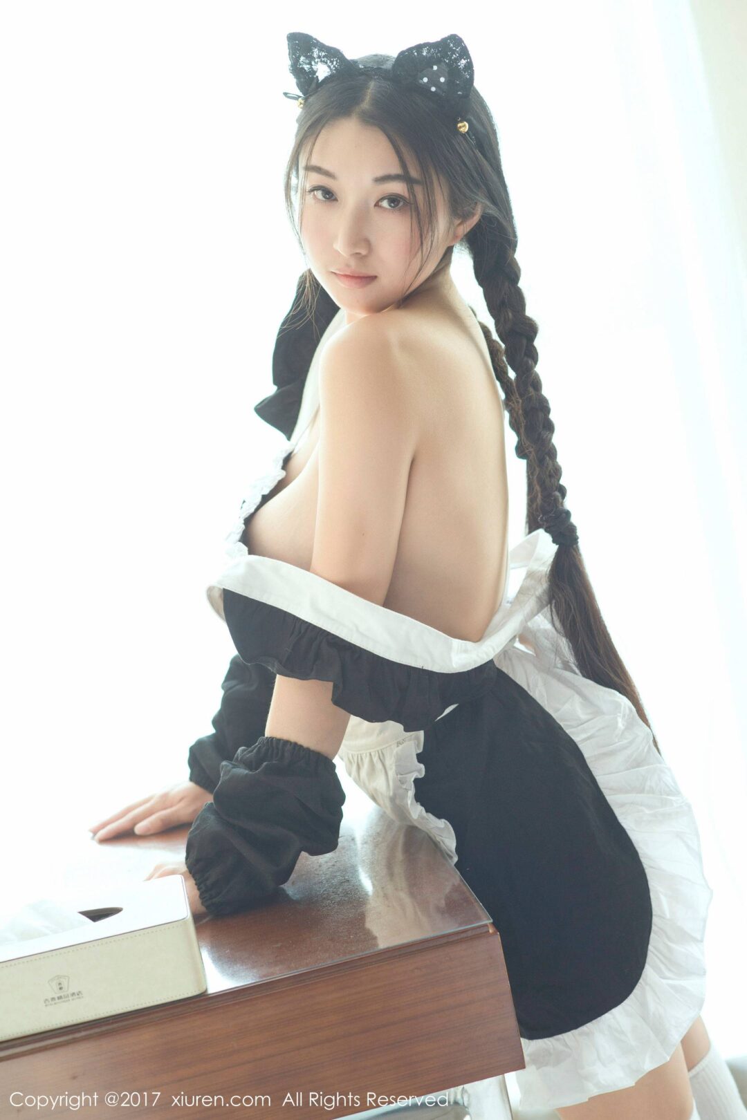 盼盼已鸠《透明旗袍和日系女仆装》 [秀人网XIUREN] No.732Xiuren秀人写真高清美女套图写真下载-看套图看套图