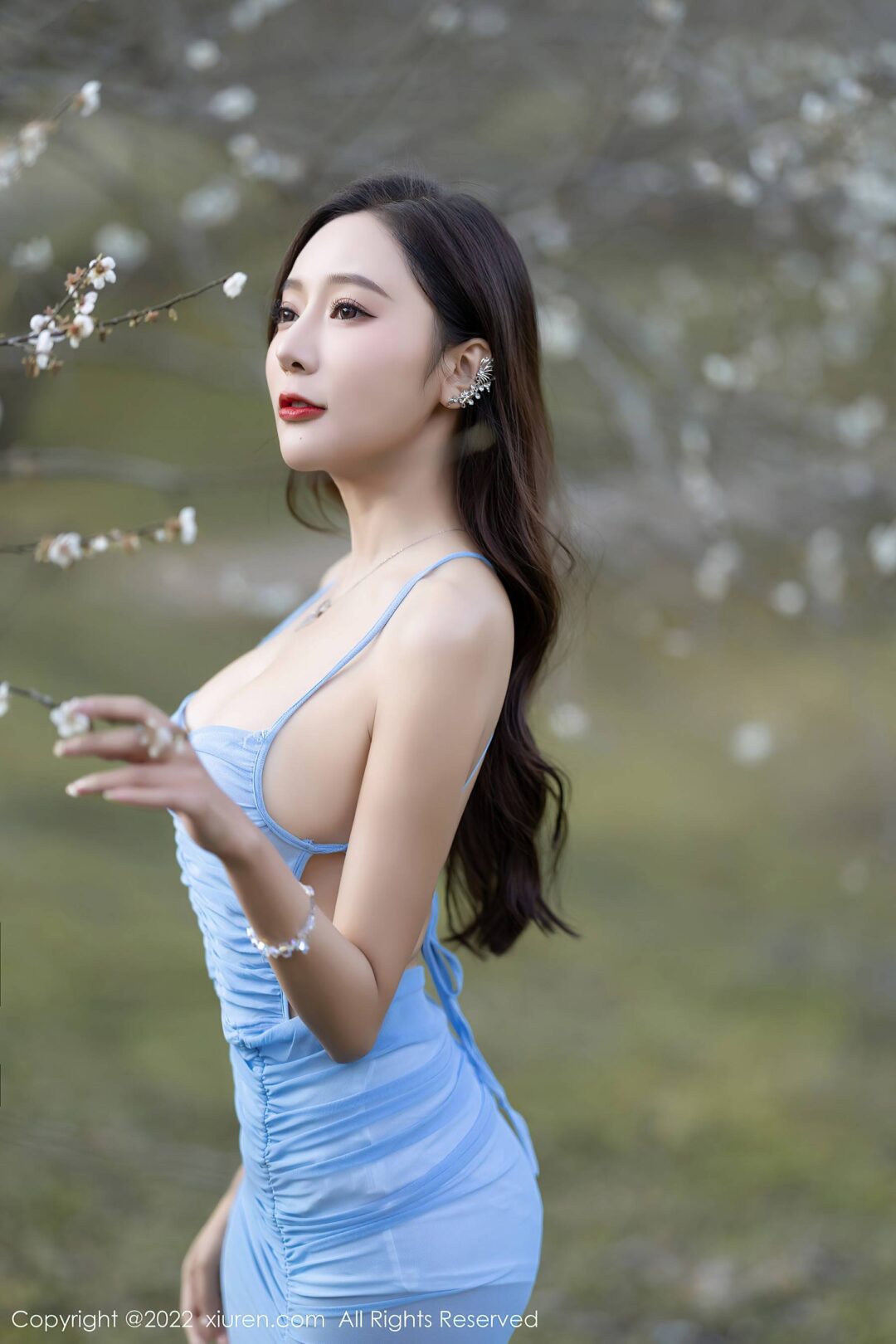 [XiuRen秀人网] No.4581 王馨瑶yanni 淑女美腿Xiuren秀人写真高清美女套图写真下载-看套图看套图