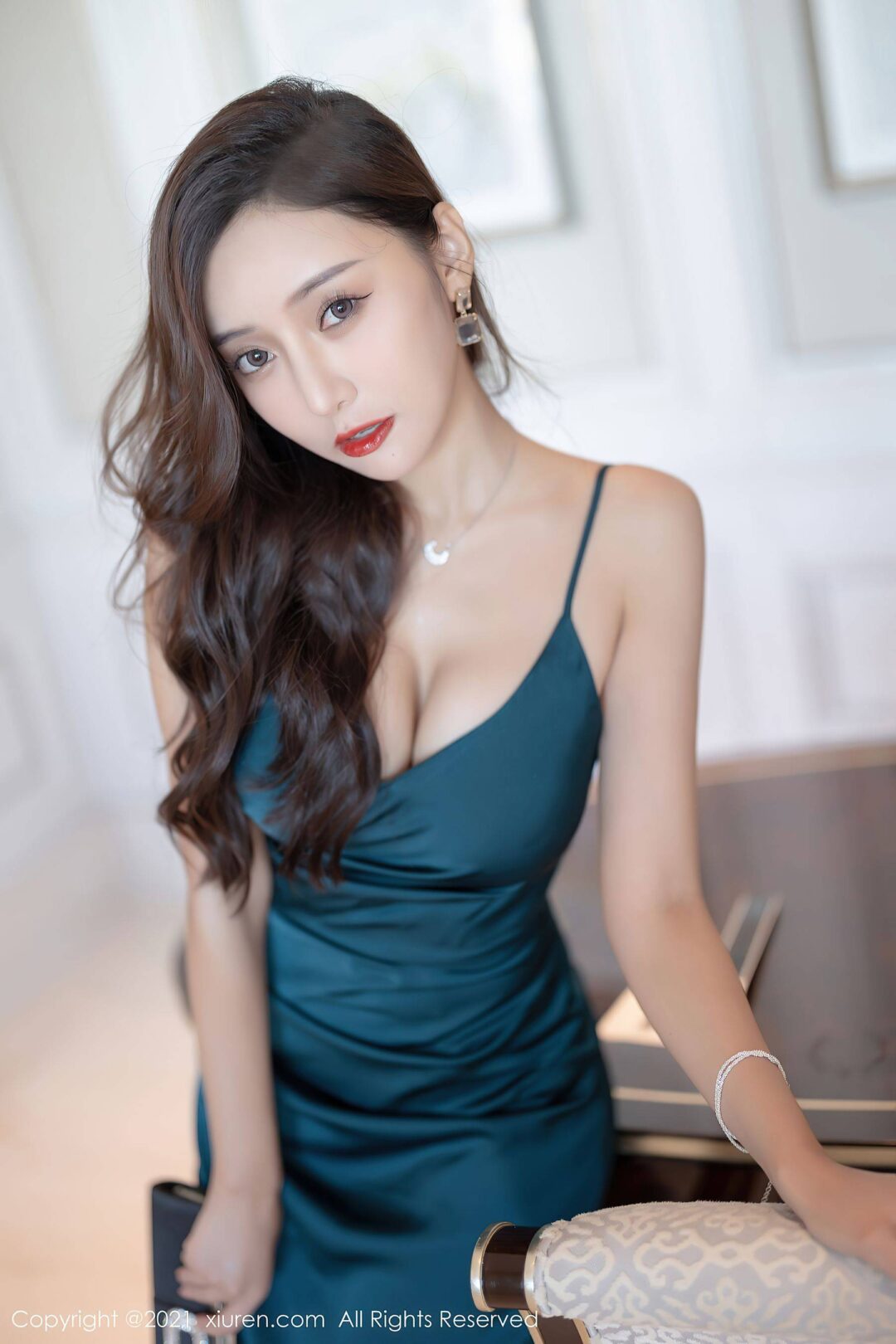 [秀人XiuRen] No.3986 王馨瑶yanniXiuren秀人写真高清美女套图写真下载-看套图看套图